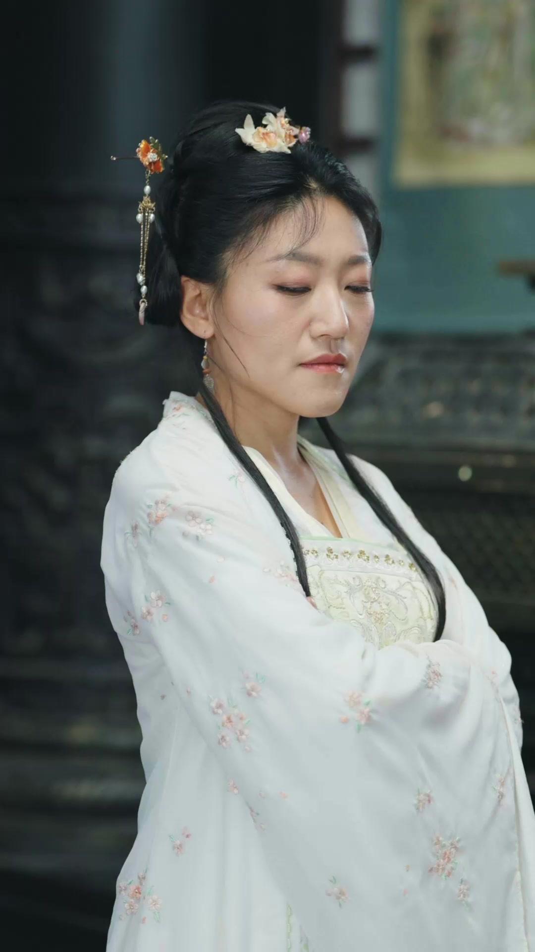 Kue Kenari Pembawa Berkah