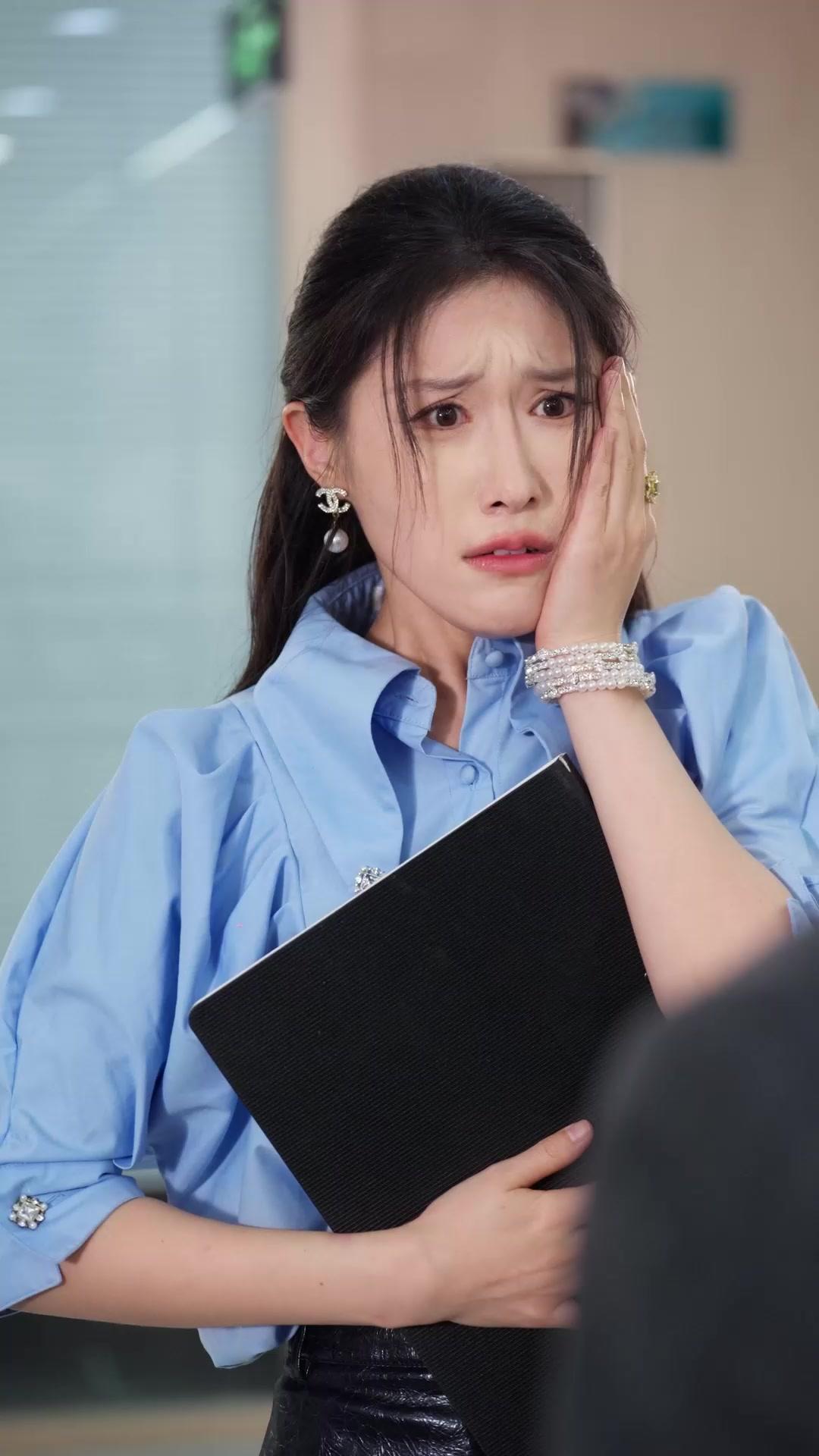 Cinta Membara Direktur Miliarder