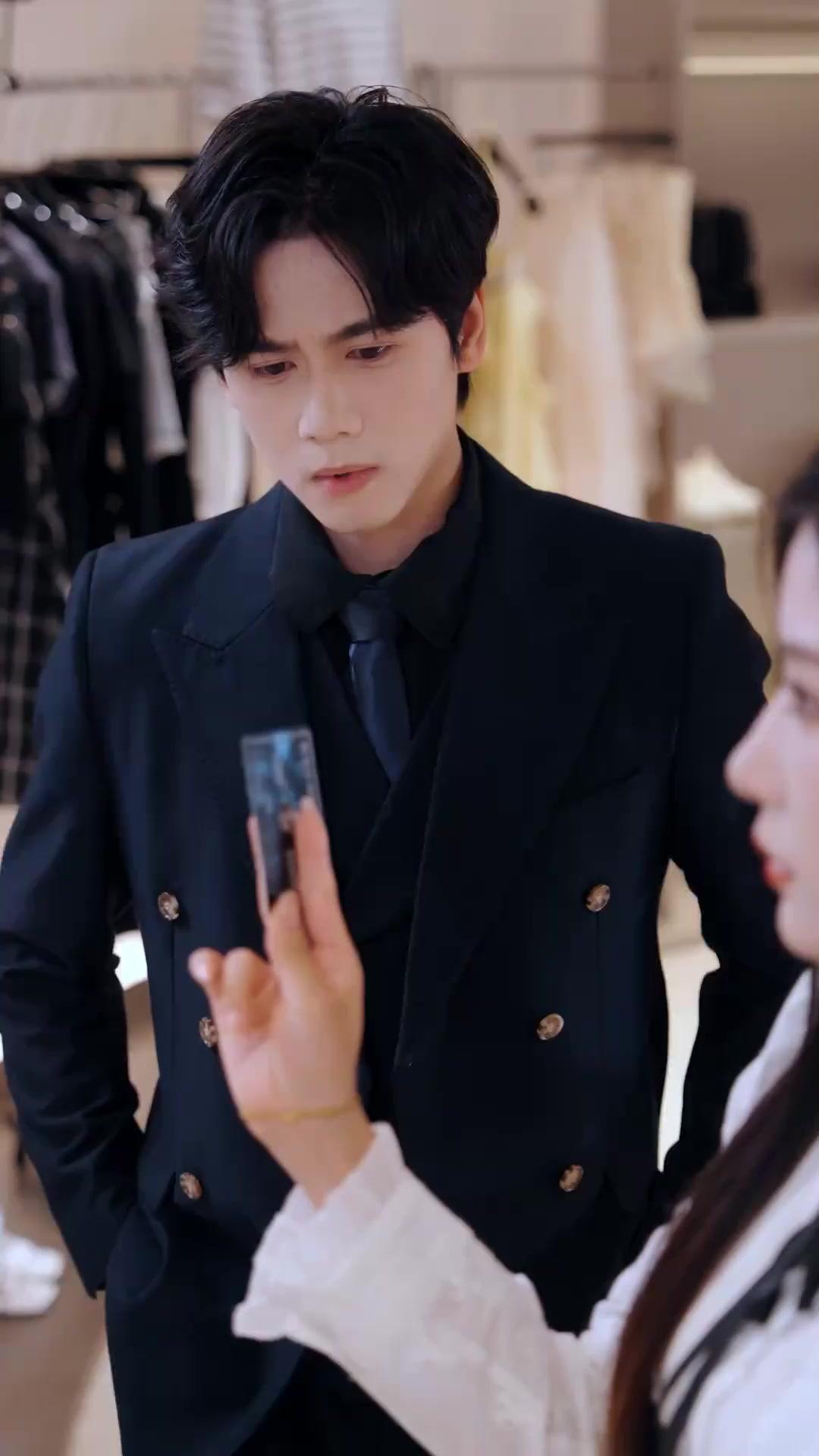 (مدبلج) حين يهرب العرسان… تبدأ الحكاية