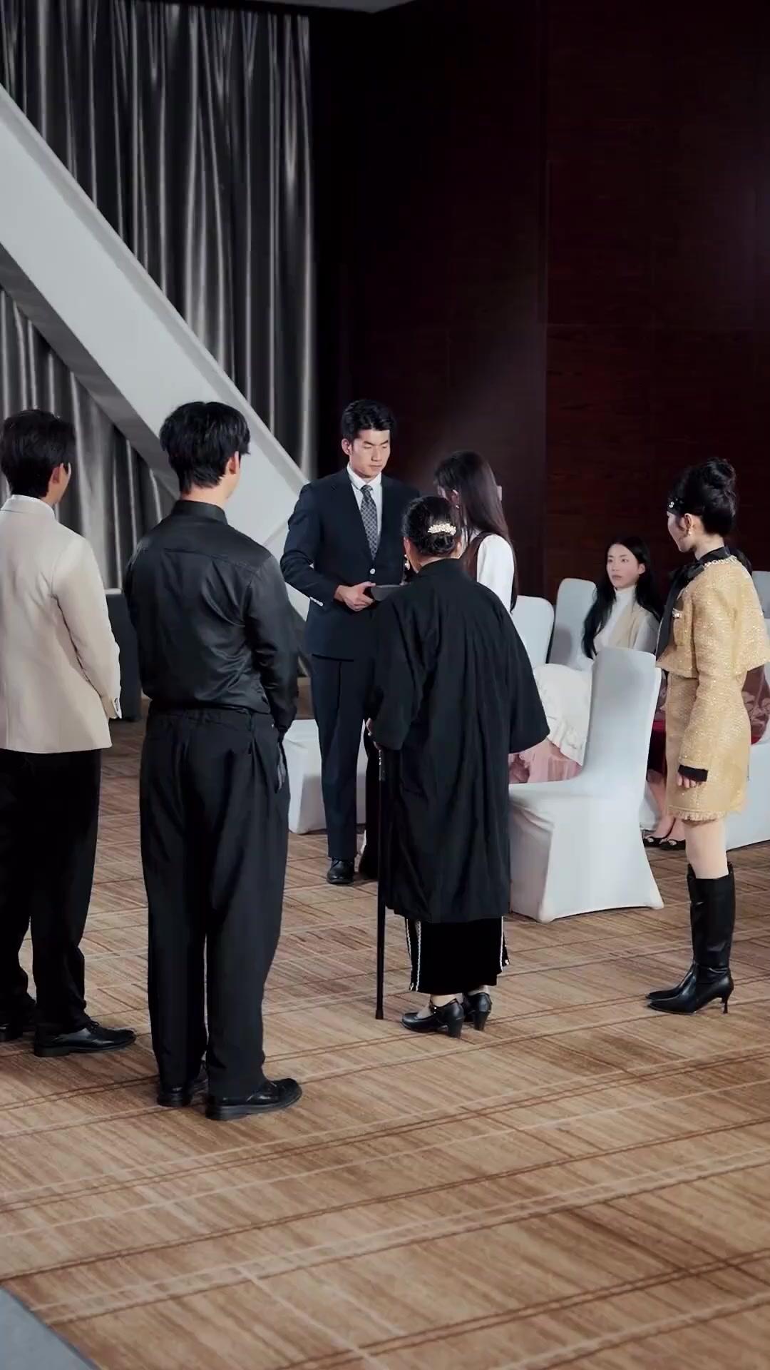 (Doblado) El primer día fui la falsa heredera