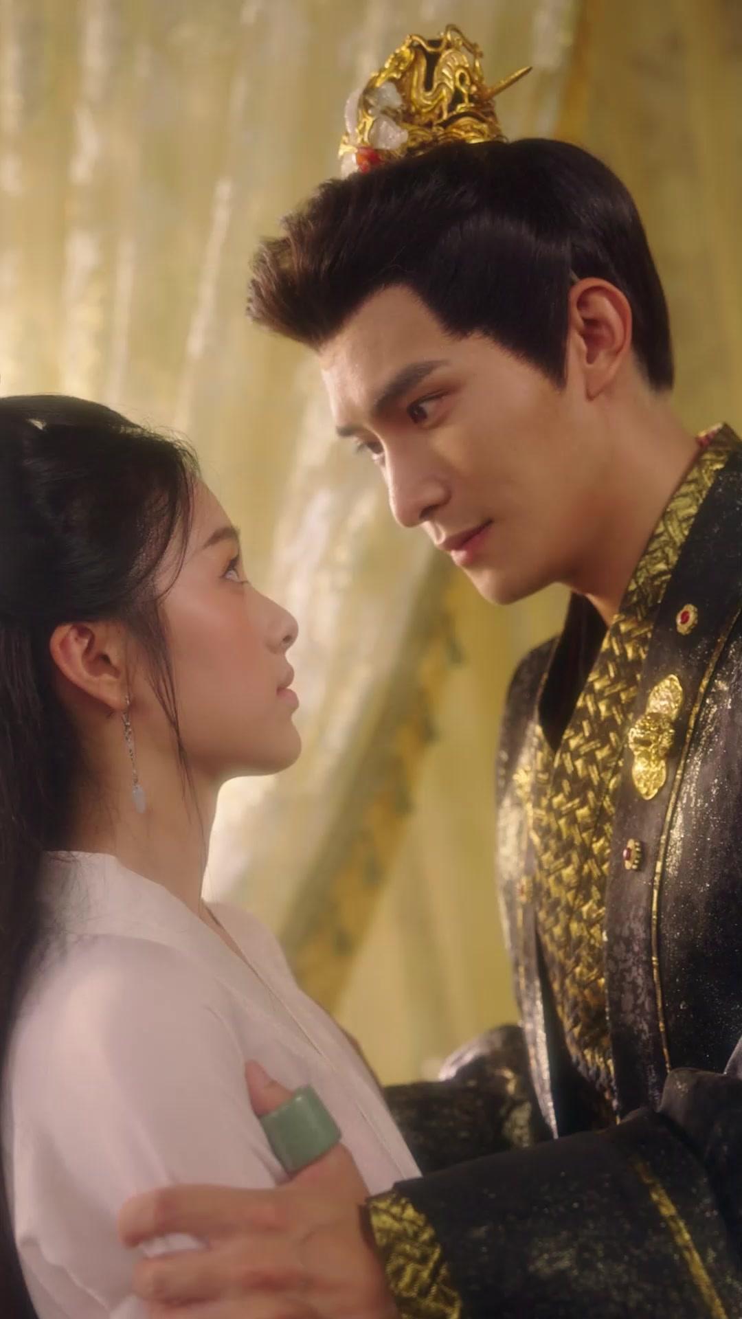 AU-DELÀ DU TRÔNE, L'AMOUR