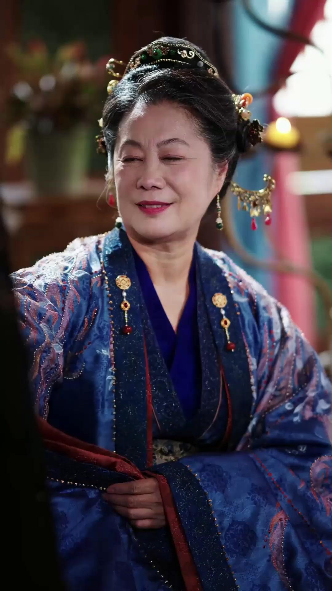 My Stepsisters Spoiled Me into a Legend