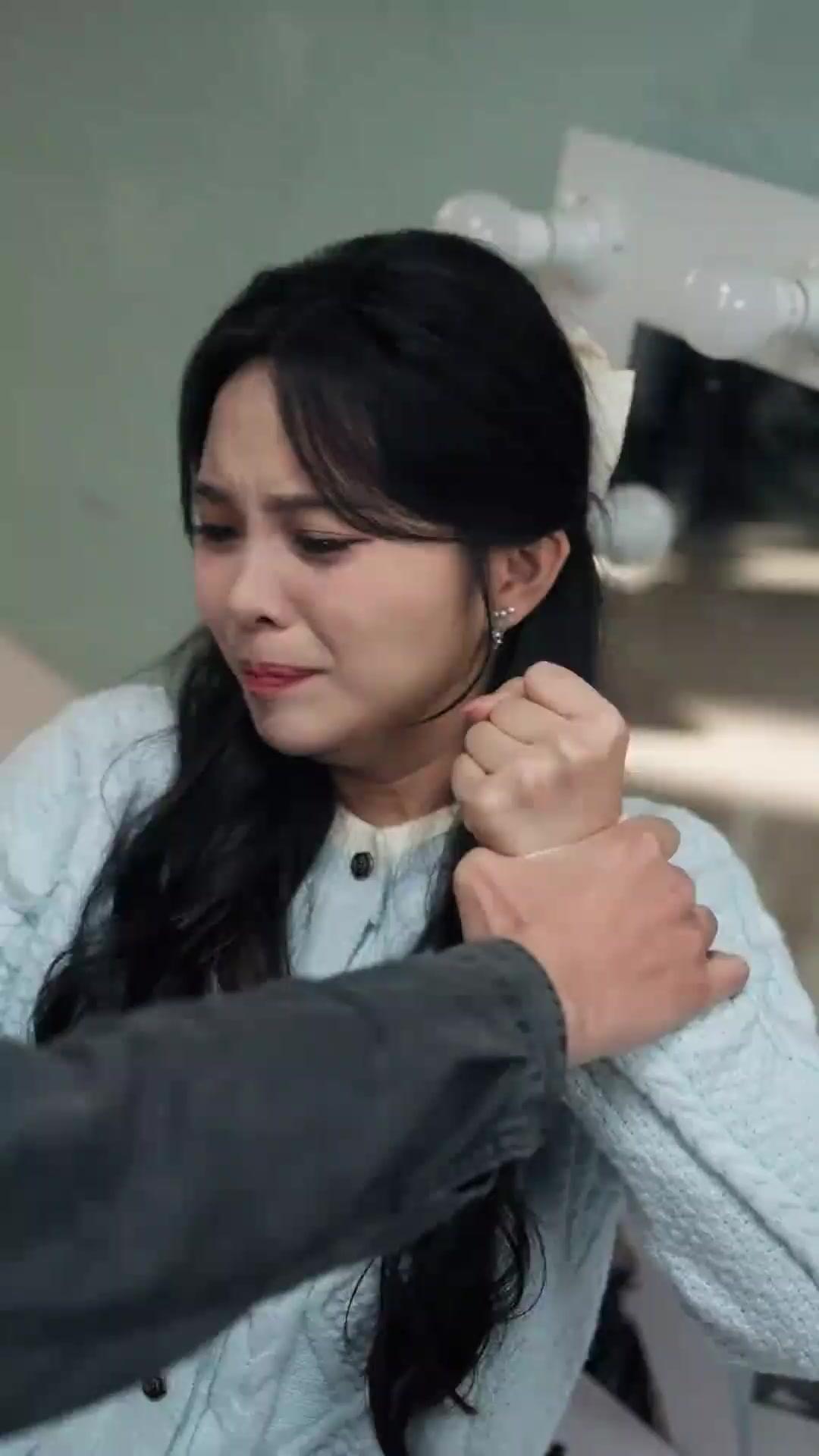 (Dubbed) Her Silence Broke His World