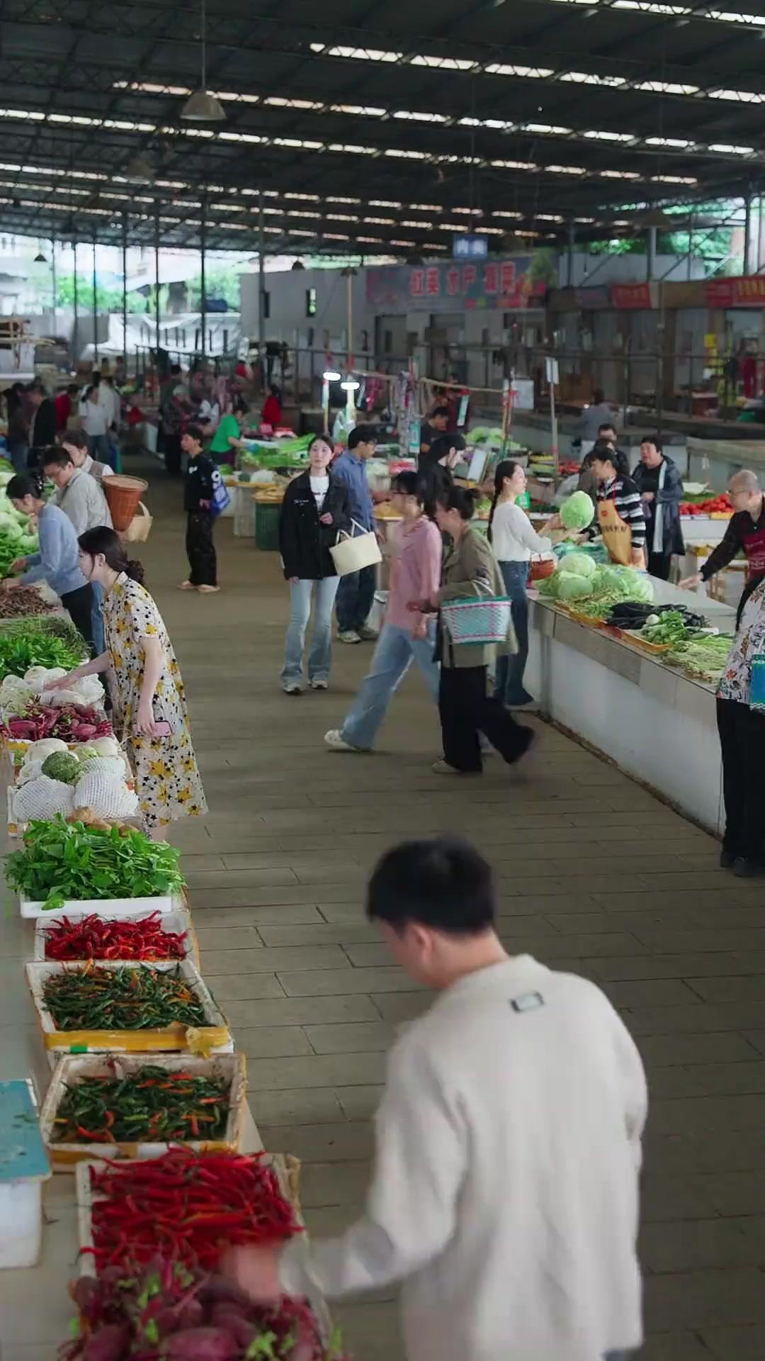 من رماد الزواج إلى عرش الشريف