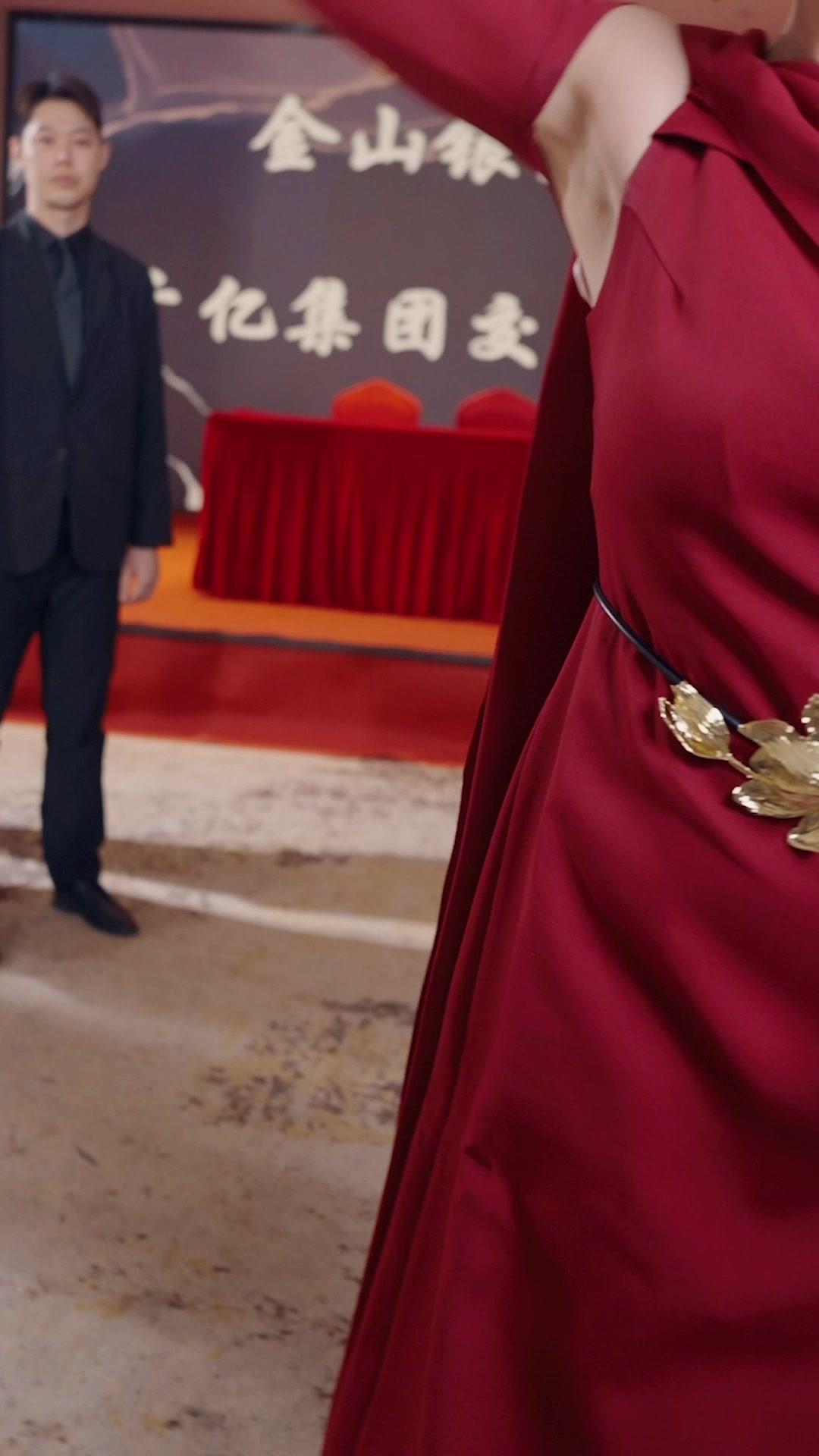 ¡Ella es mi nuera, respetenla!