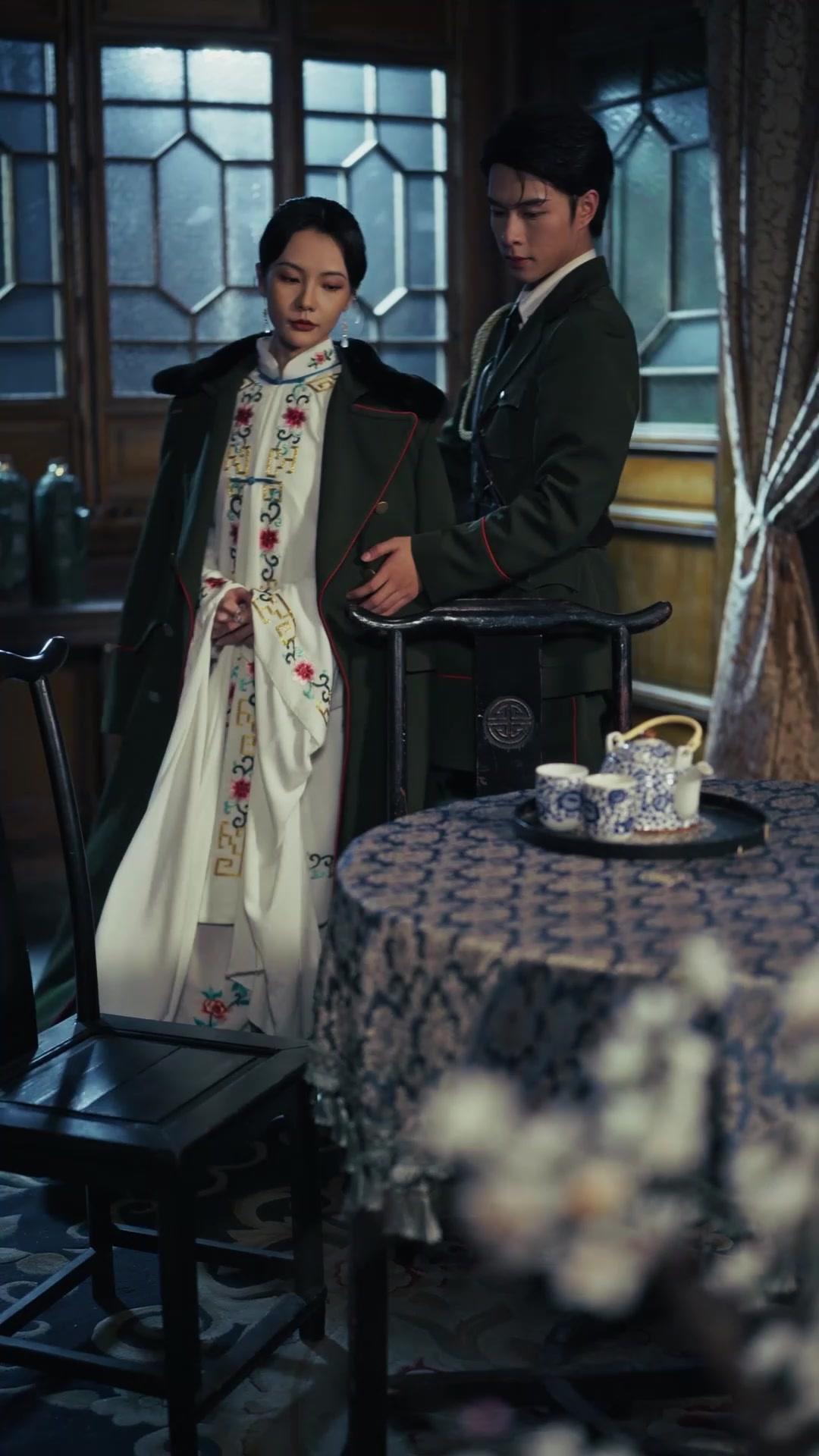 晚雲硯台映山河