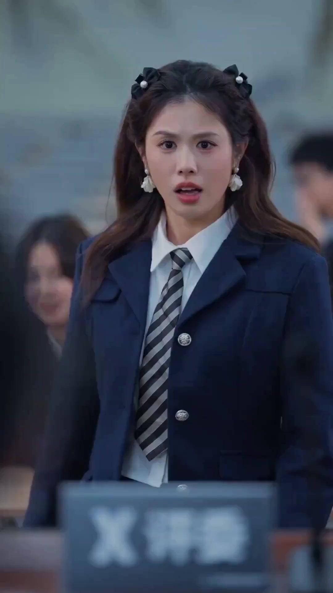 (Dublajlı)Sahte Zengin Kız, Gerçek Kraliçe