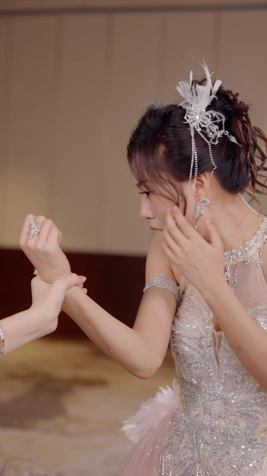 ¡Ella es mi nuera, respetenla!