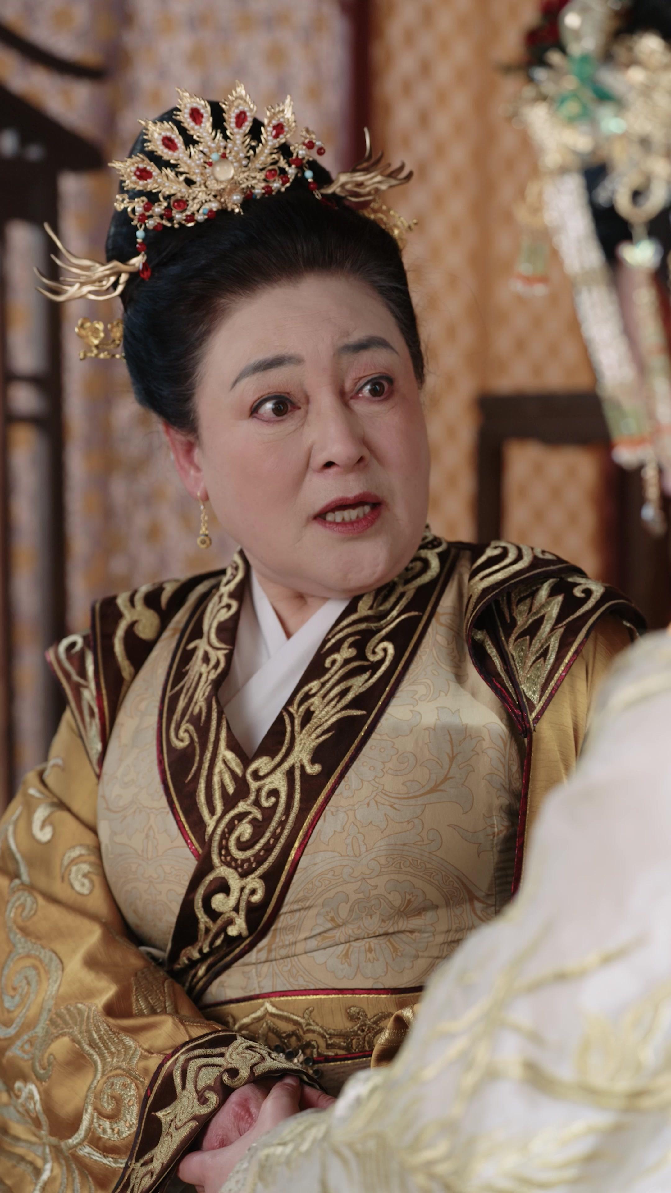 Cinta Kerajaan Yang Rumit