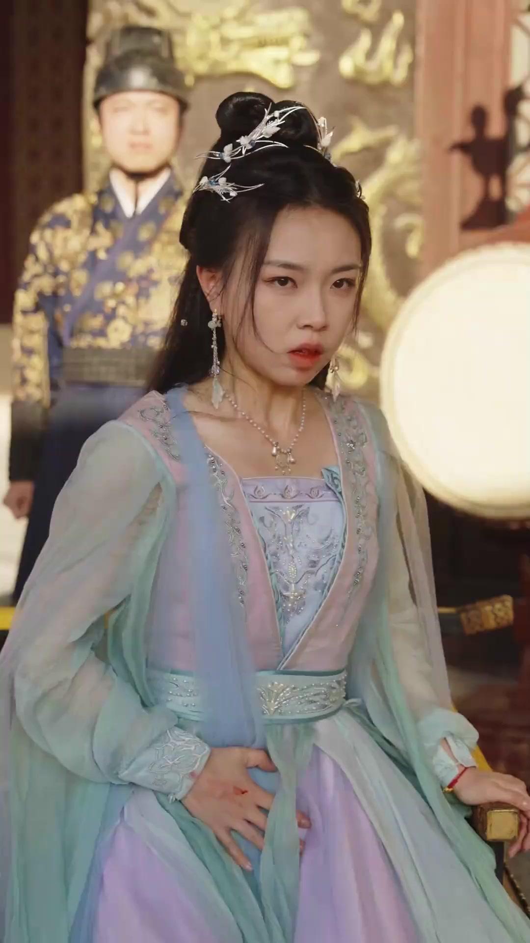 Nữ Hoàng Trở Về