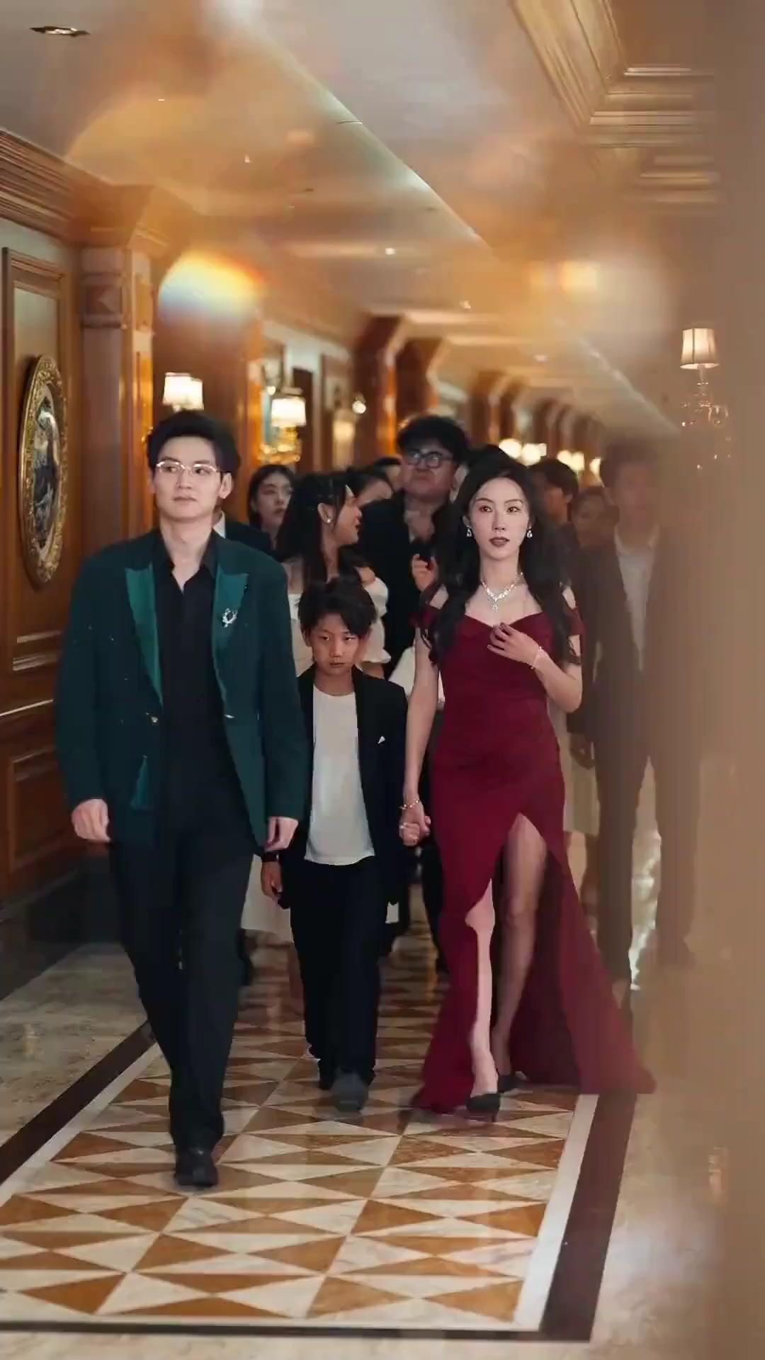 (Dubbed)Her Ex Is a Tech Tycoon