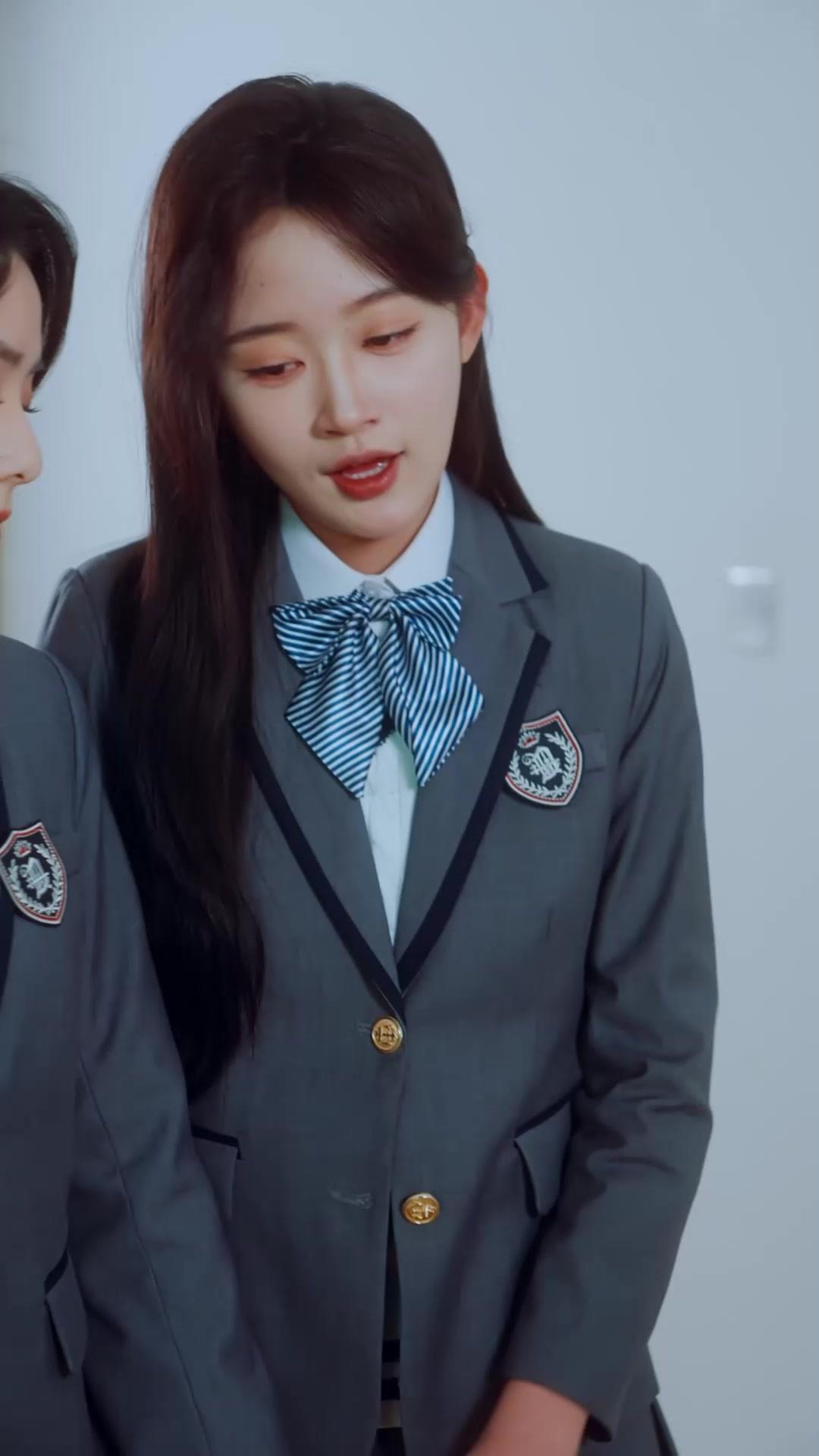 Air Mata di Balik Topeng Bisu