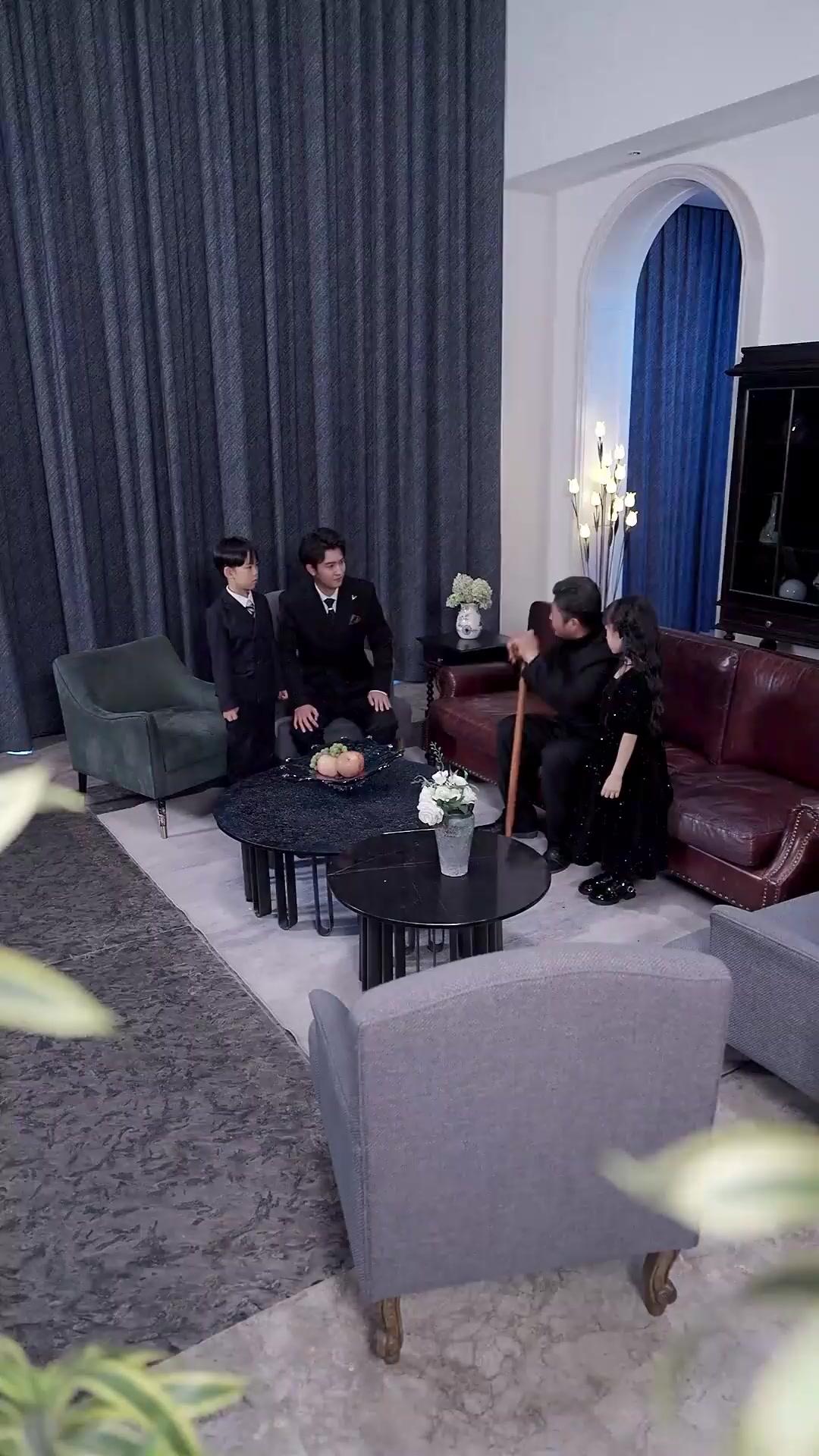 (Doblado) ¡Mi abuela es una niña!