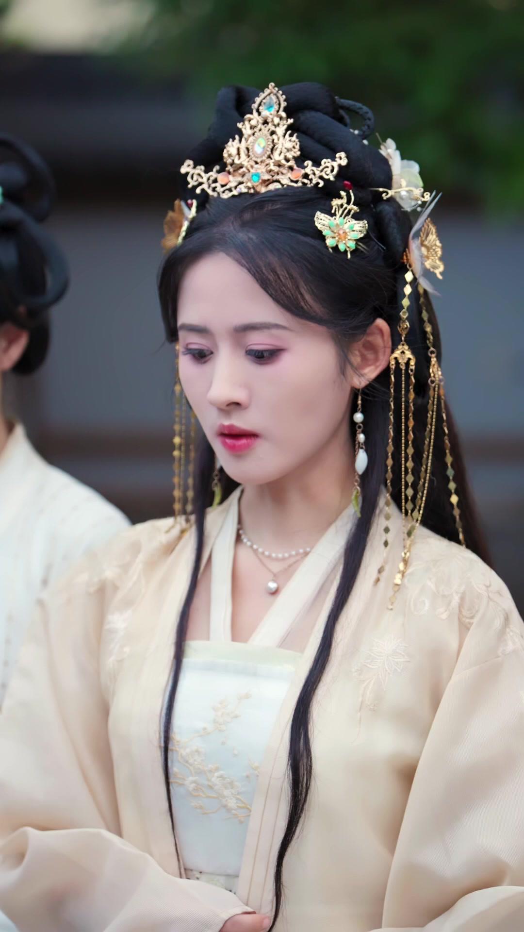 Bangkit Kembali, Menolak Jadi Istri Baik