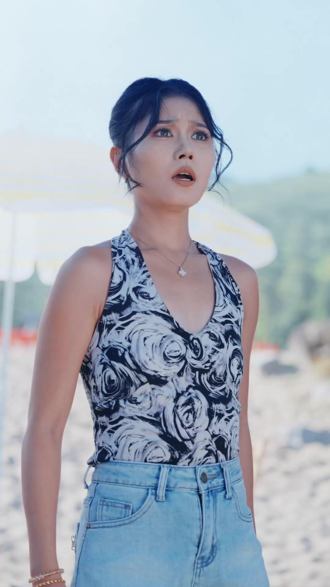 Lari!  Jerung raksasa datang!