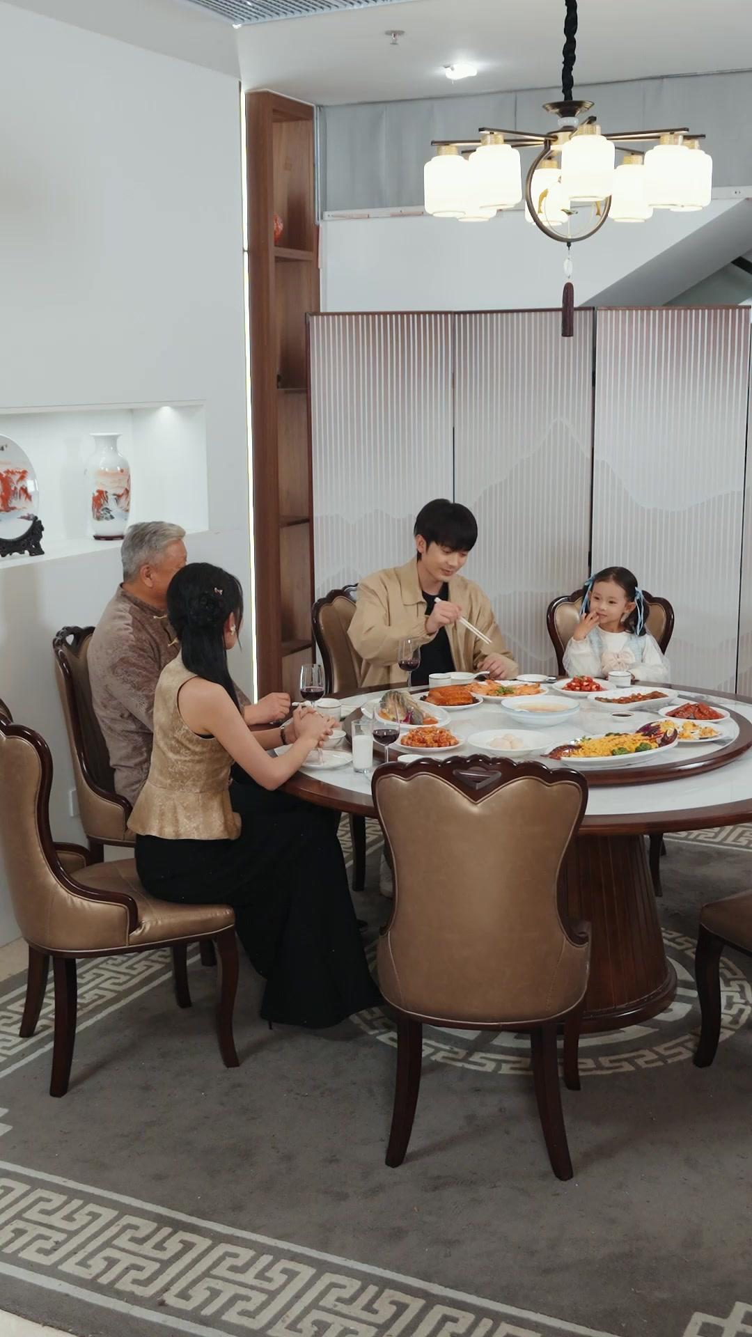 Mortals! Little God of Wealth Is Here!