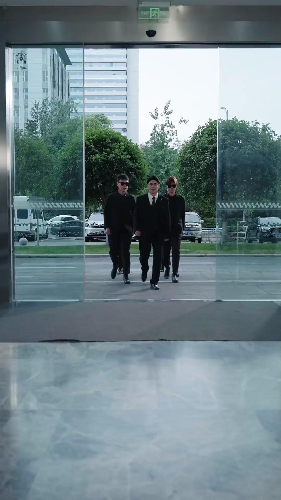 RAKET MERAH GADIS KAMPUNG