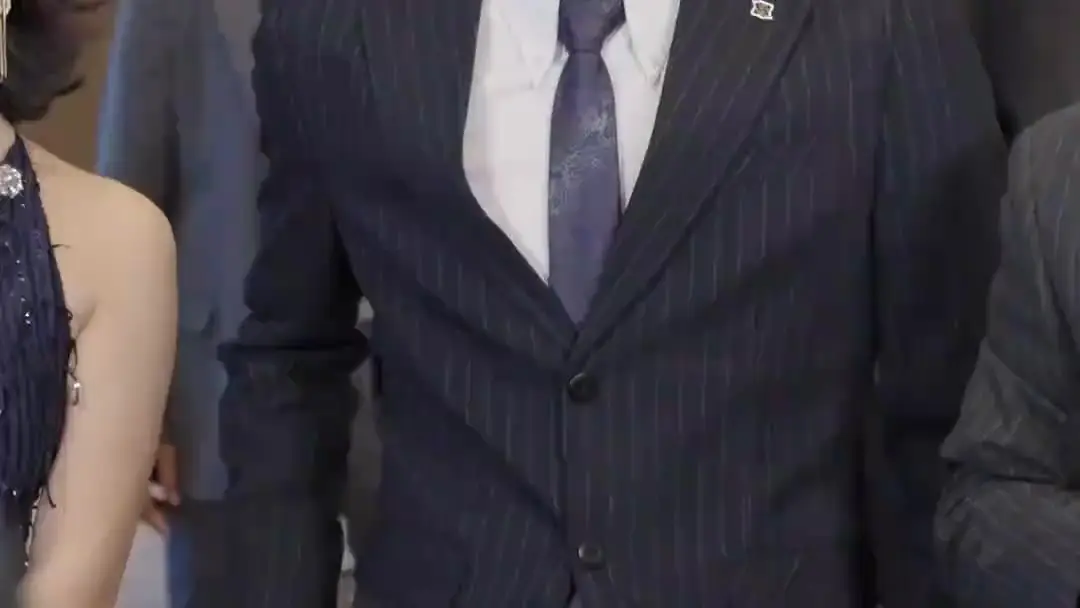 (Doublage) MA FEMME, LA PDG : Quand le trophée devient un miroir