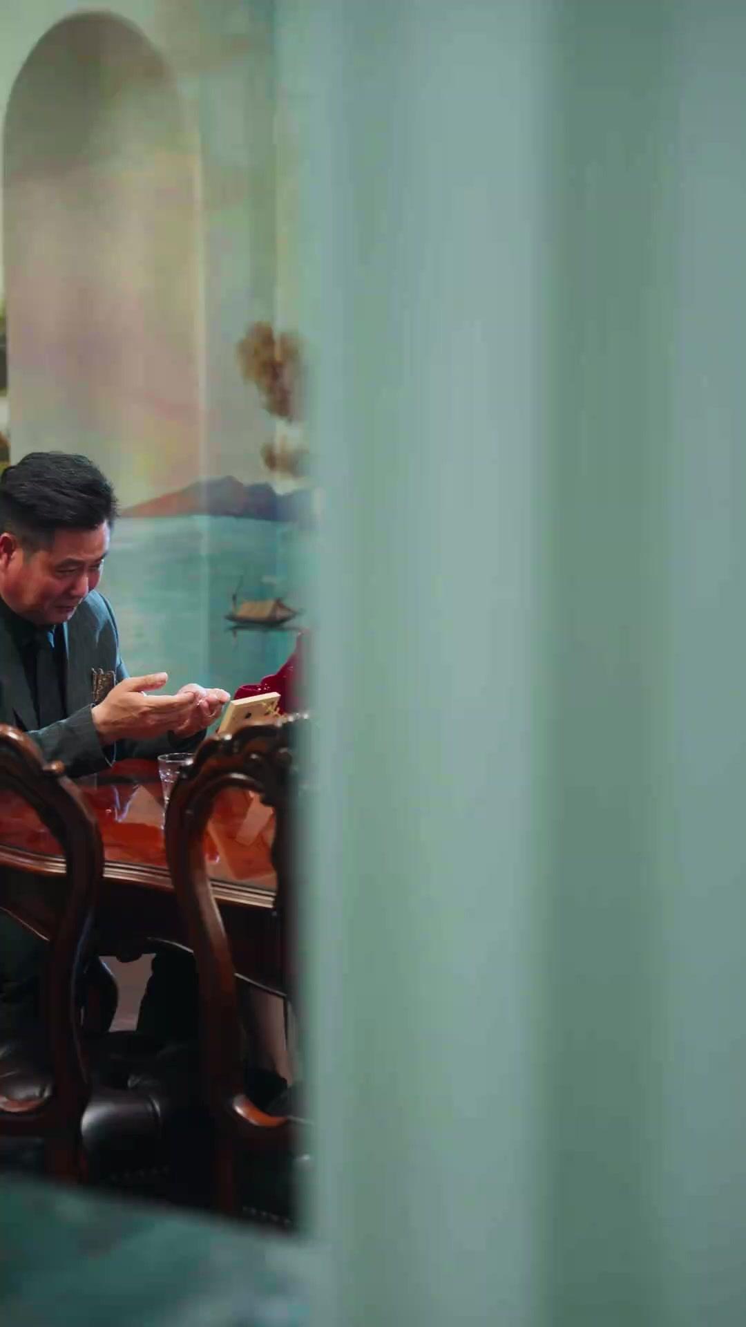 Pacarku Kaya, Hidupku Sempurna