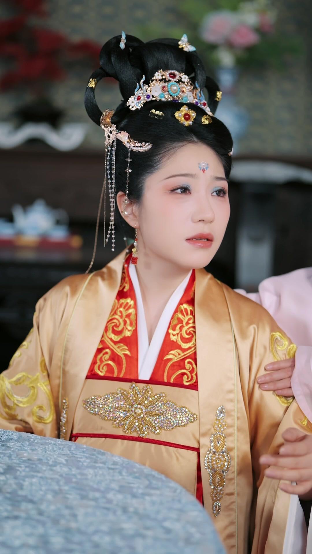  Putri Hoki Bikin Heboh Istana