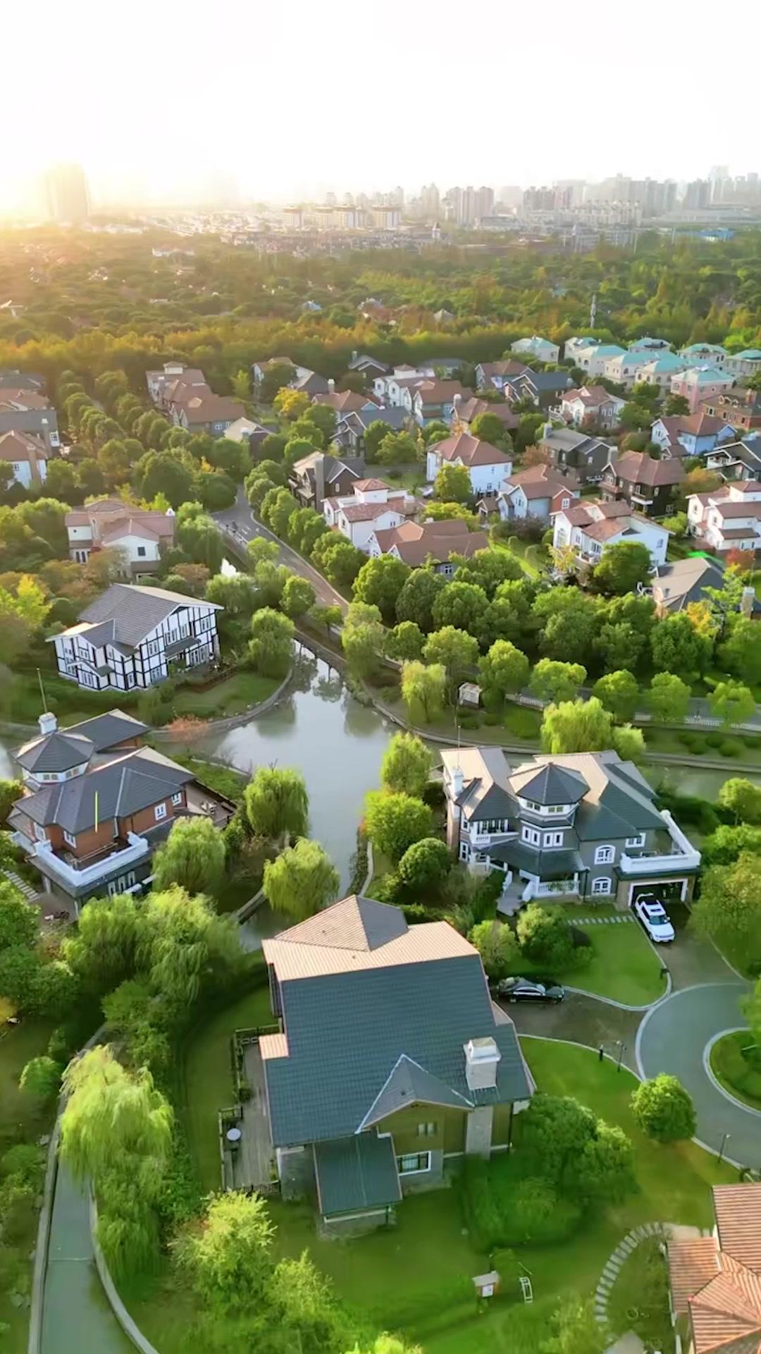 Manisnya Cinta Tak Sehangat Uang