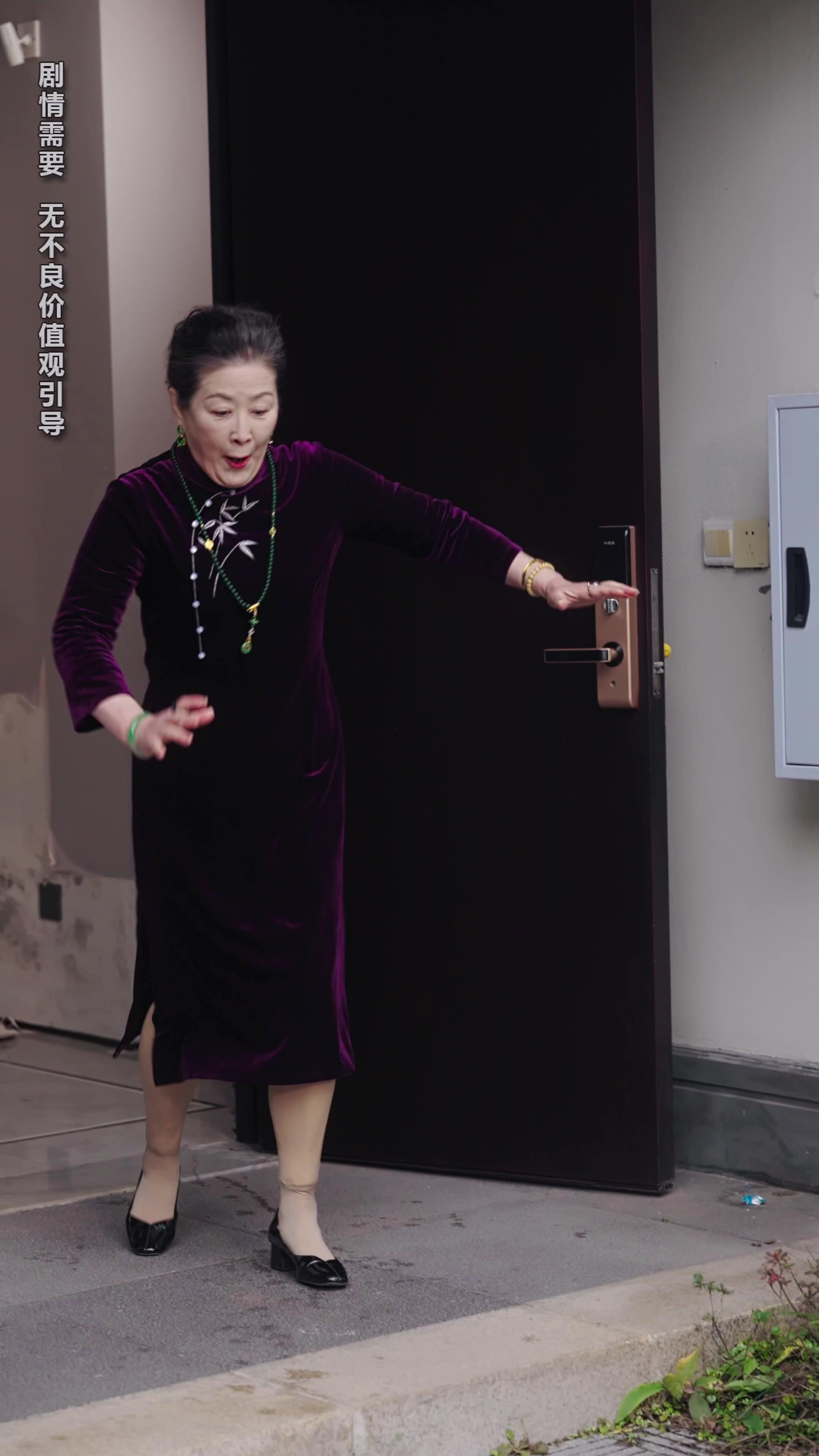 一閃而婚：億萬老公站起來了