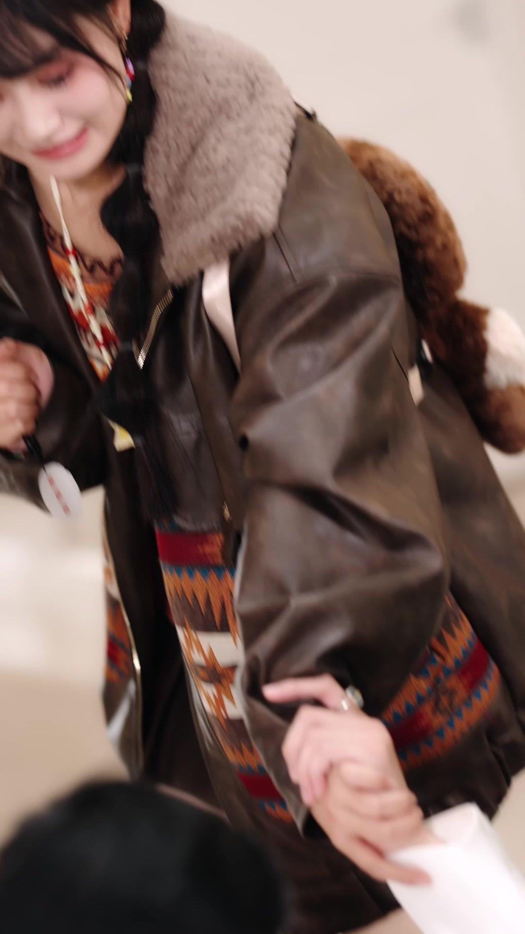 개틀링을 든 신부