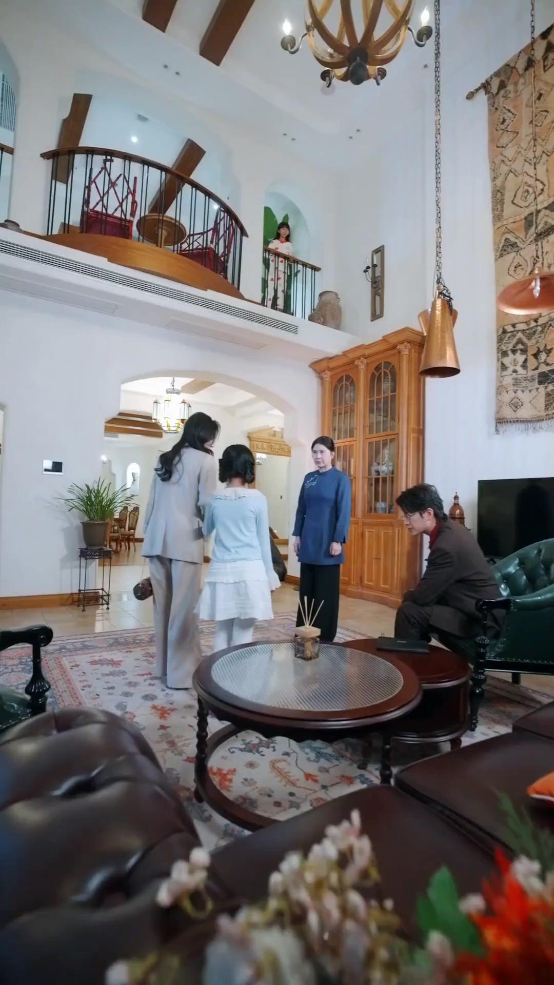 (Doublage) MA MÈRE REVIENT, TREMBLEZ