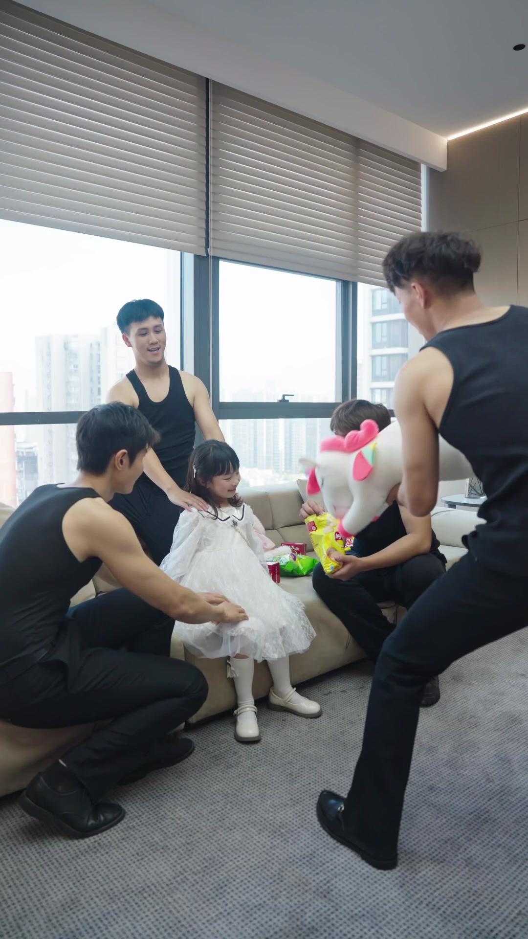 차가운 대표님과 꼬마 보디가드