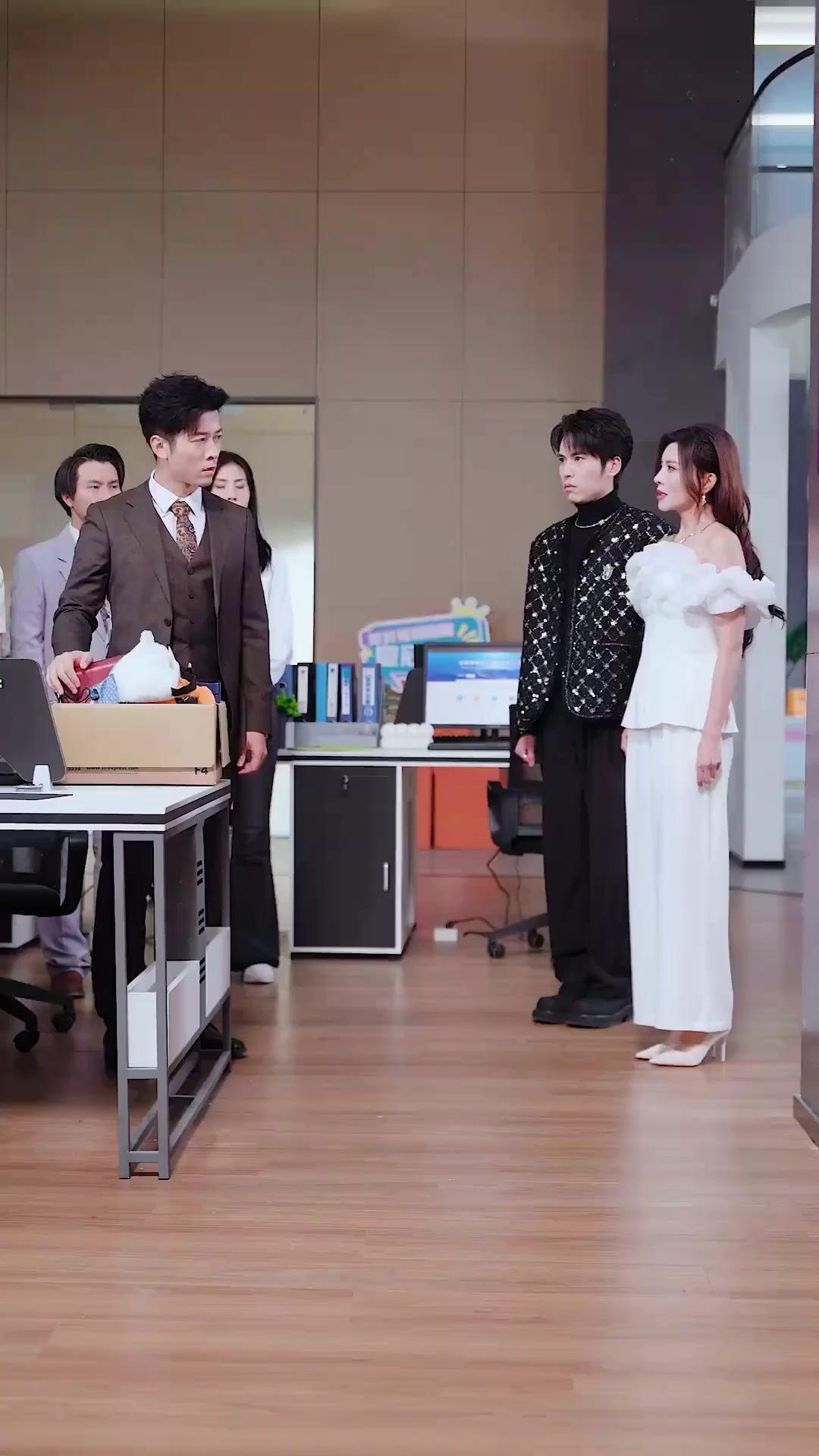 (مدبلج) حين مالت إلى الأصغر، جاءها الندم بعد فوات الأوان