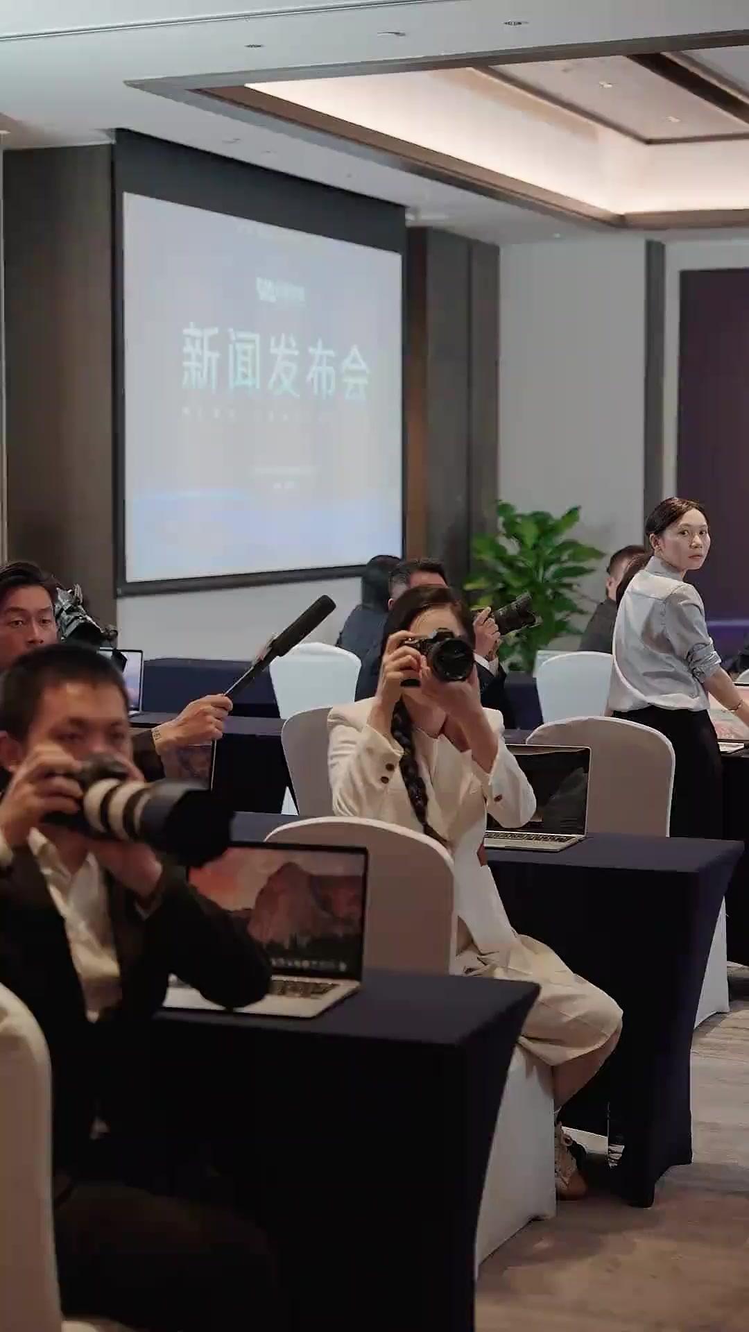 (Dublagem) Reunião? Não, é Retaliação!