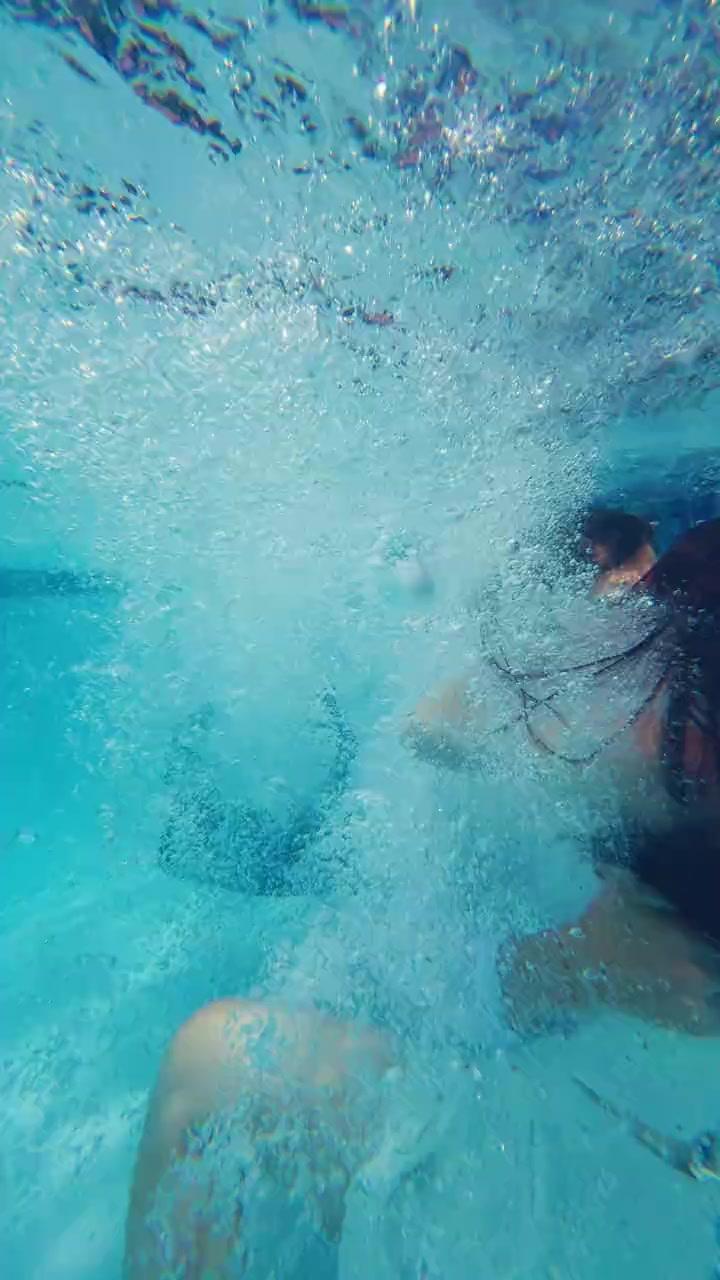 Pregnant with Billionaire's Twins, Love Begins