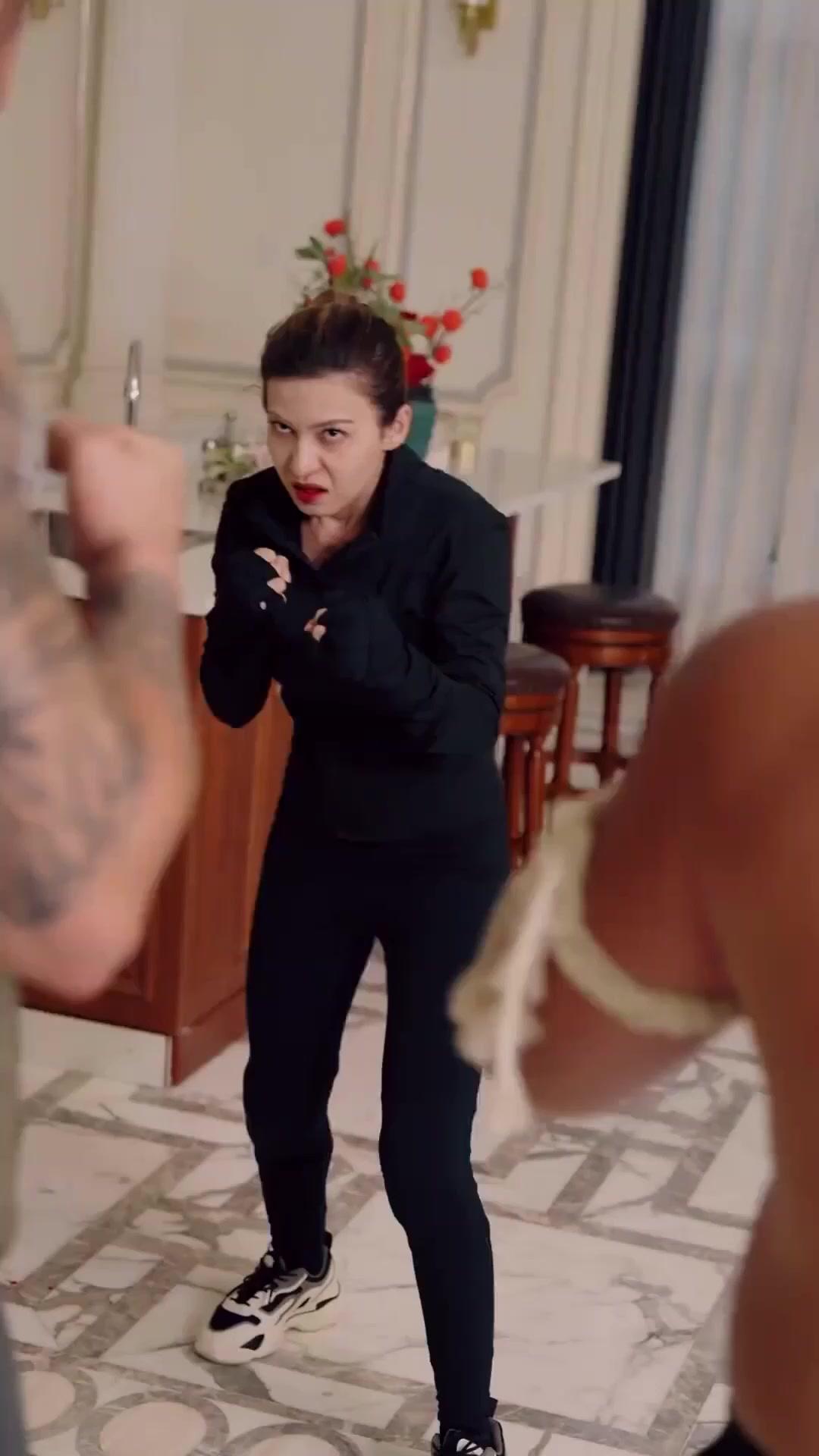 (Doblado) Los puños del engaño