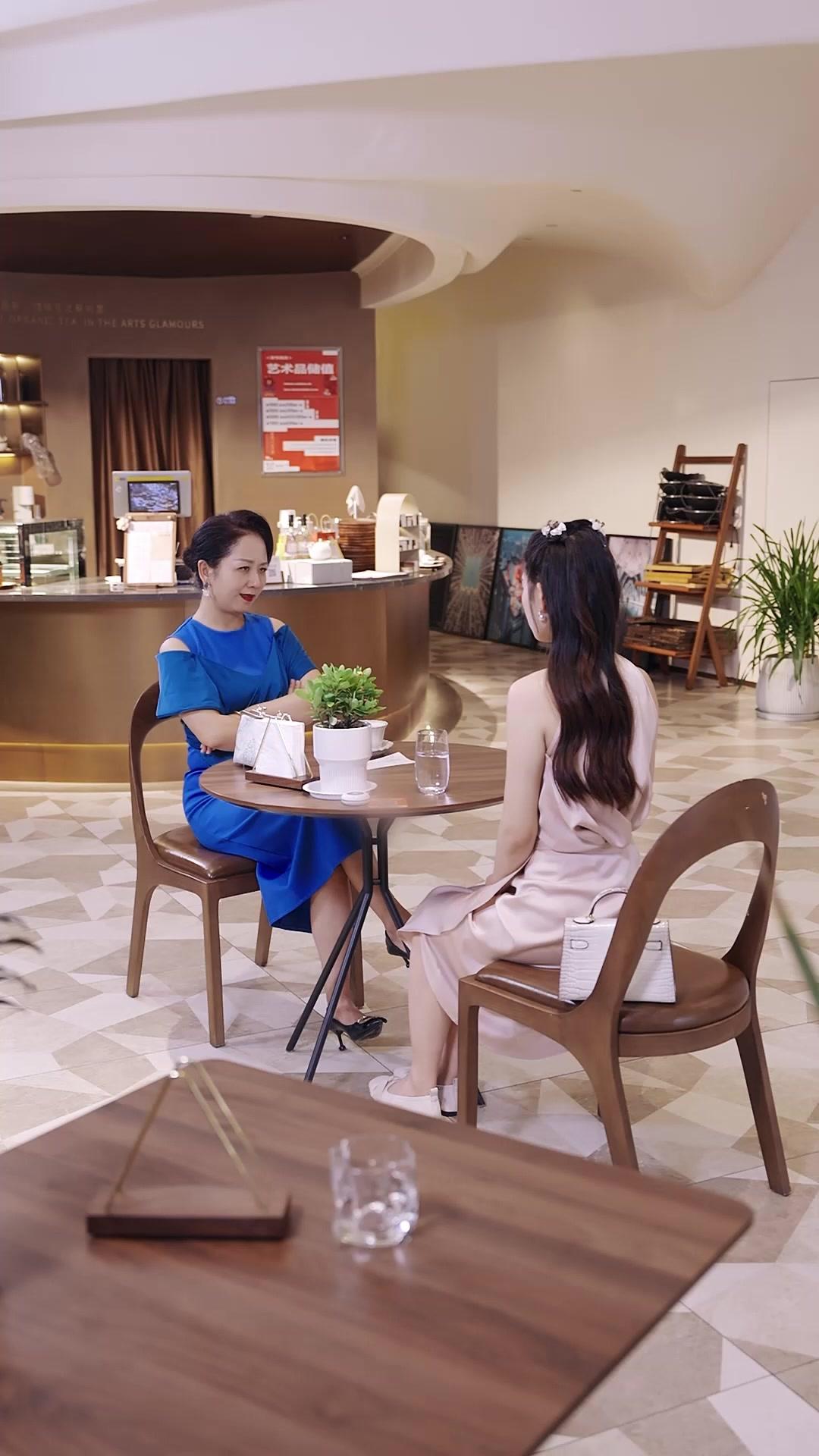 Clingy CEO Won't Let Me Go