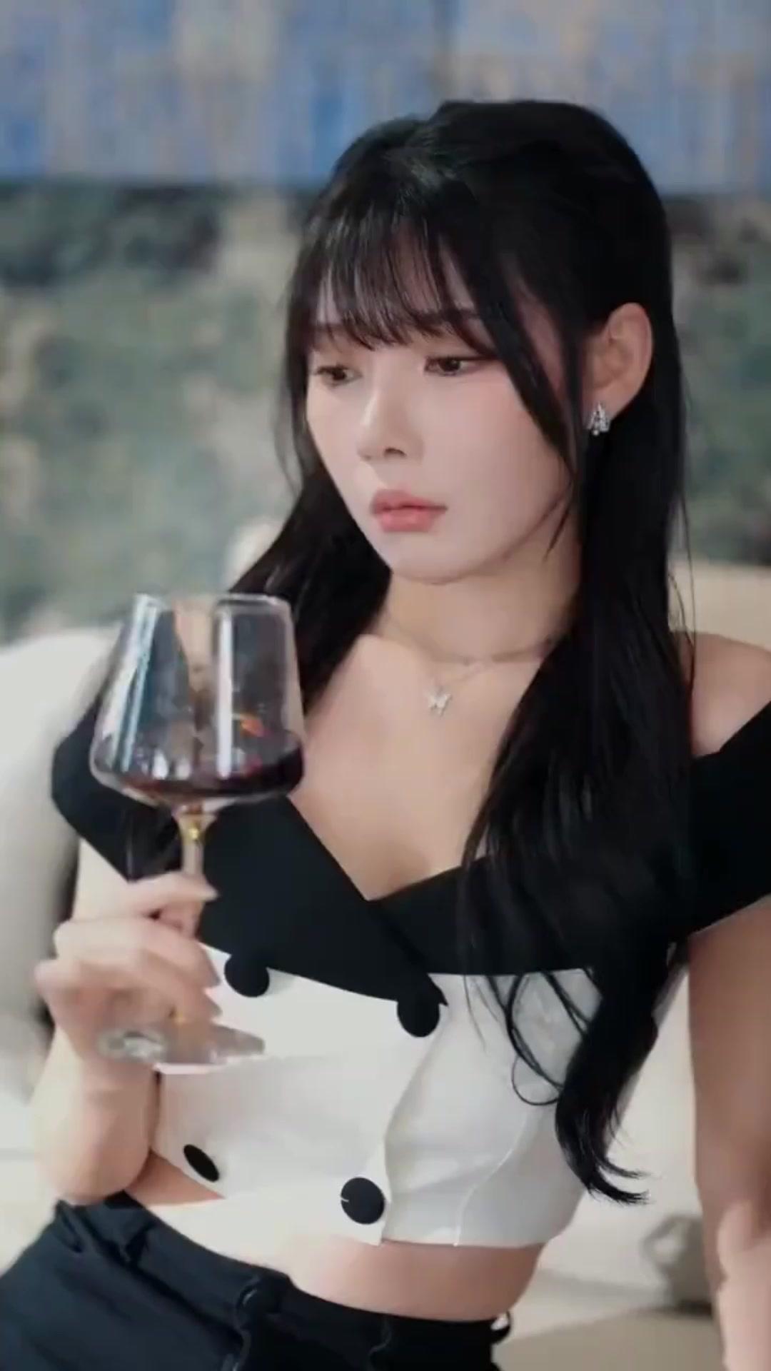 لا تقلقي يا رئيستي، فأنا الطبيب المحارب