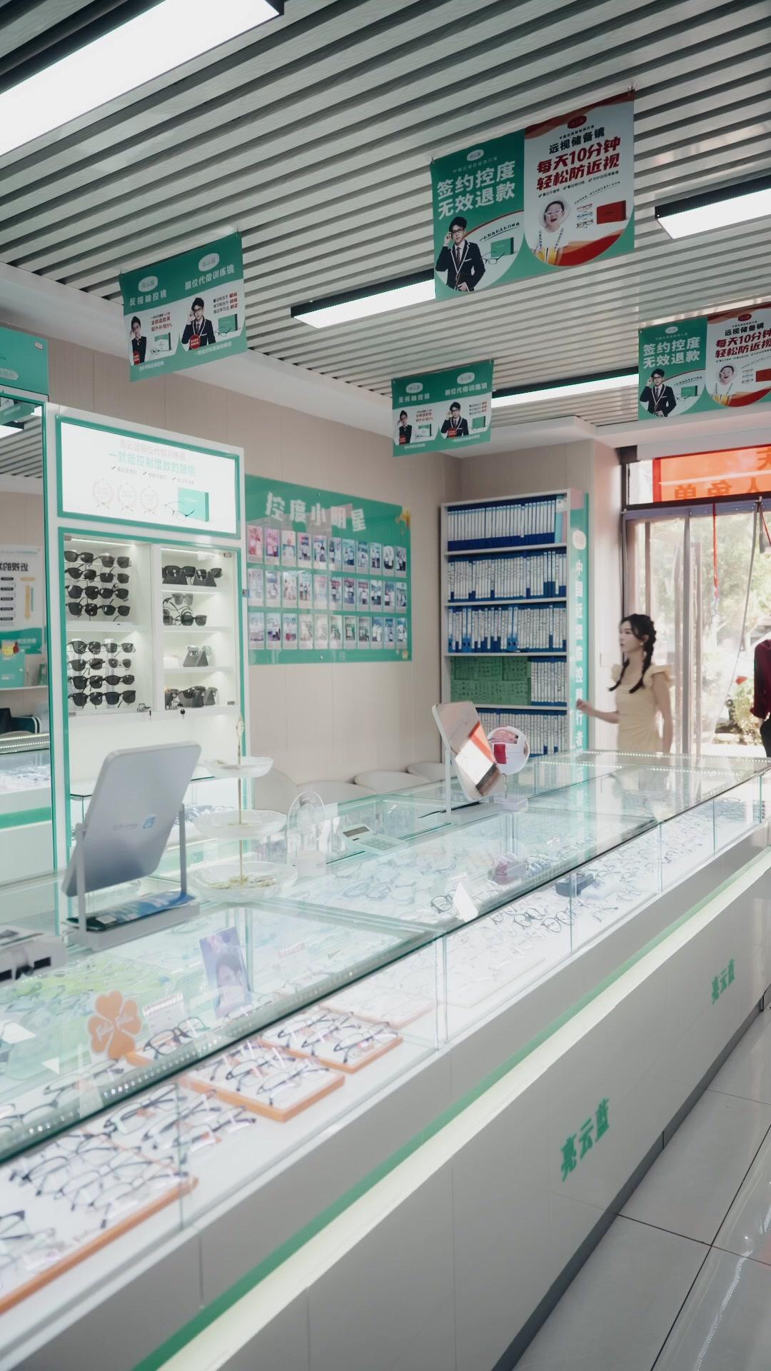 بين الشفقة والحب