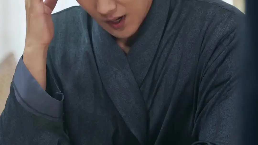 (Dublajlı) Ölümsüz Dünyaya Düştü, Eşim Kara Anka: Çay Masasında Patlayan Qi