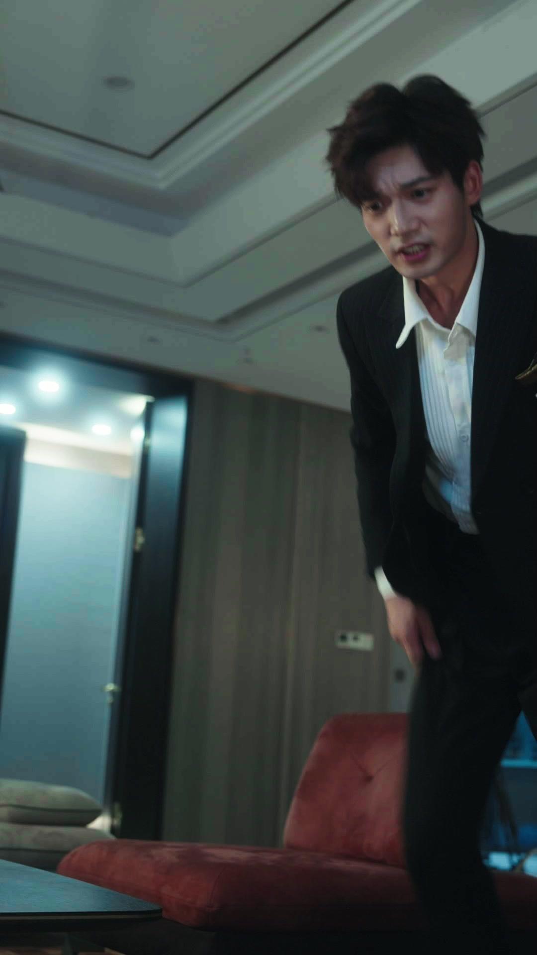 Pacarku Kaya, Hidupku Sempurna