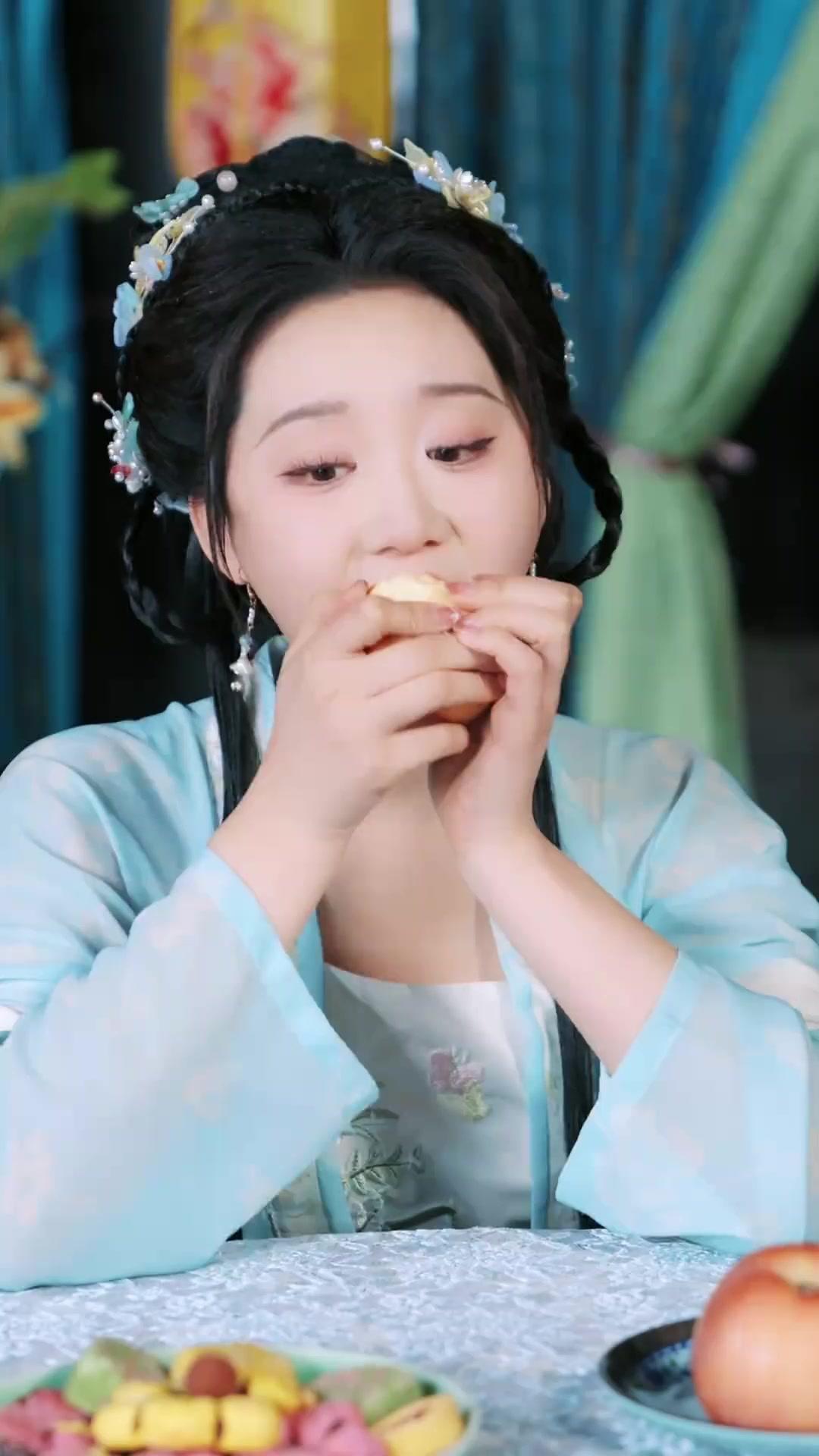  Putri Hoki Bikin Heboh Istana