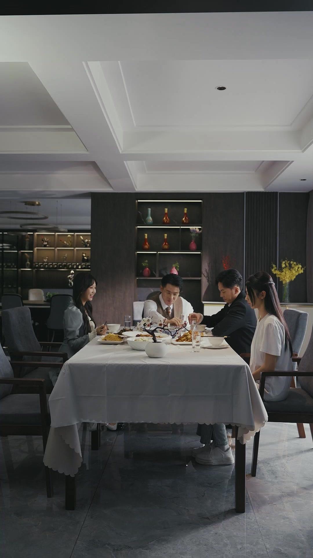 SOUS LE MASQUE, LA REVANCHE