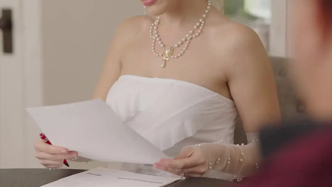 Ops! I Married with My Forgetful Ex-boyfriend: When Veils Hide More Than Faces