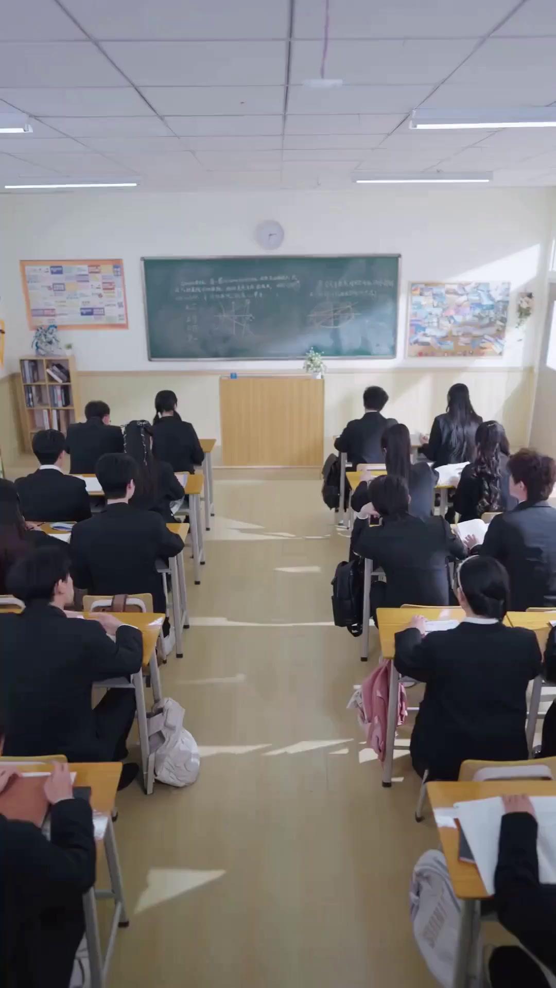 (Doblado) Escuela de ambiciones​