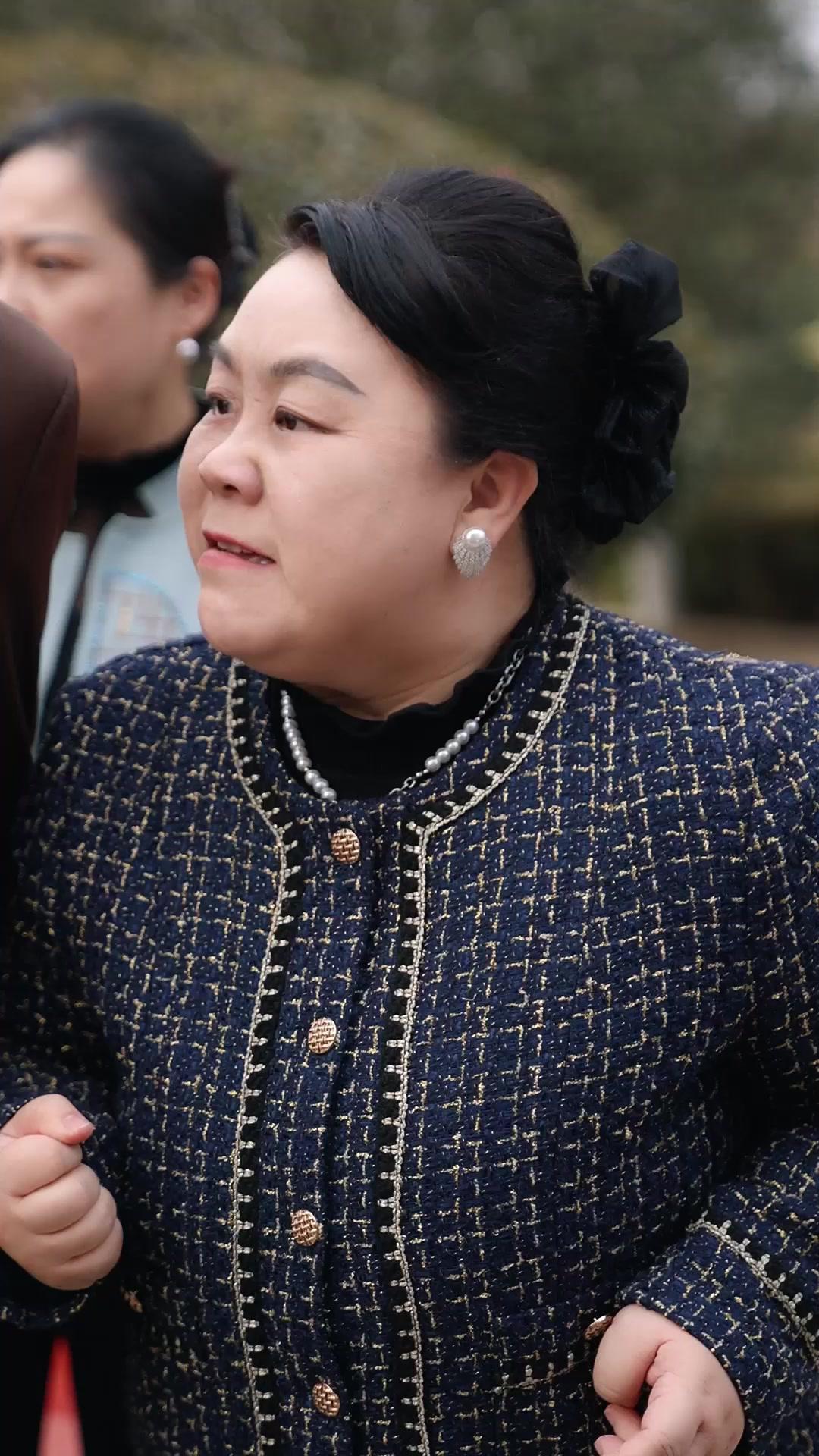 LA FILLE CHÉRIE MARIÉE AU LOIN