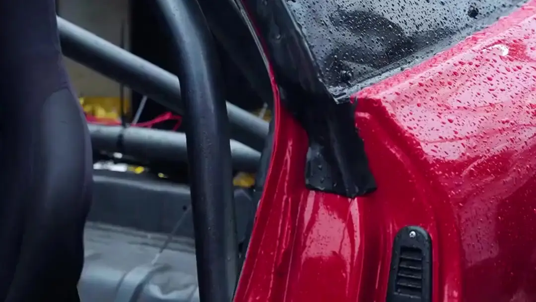 (مدبلج) سائق الشاحنات، أقوى مما تتخيل: كأسٌ من الغدر في مطرٍ بارد