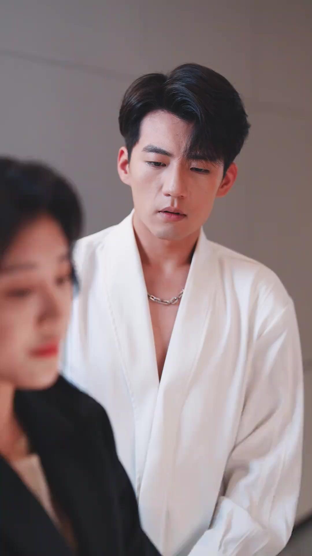 Mantan suami menyesal, kini aku istri taipan!