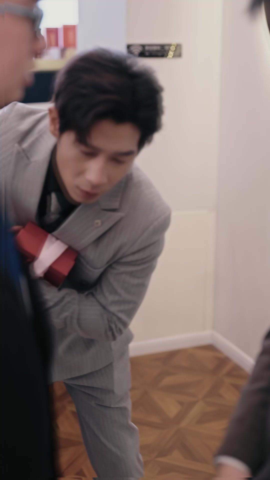 Las estrellas brillan en el cielo