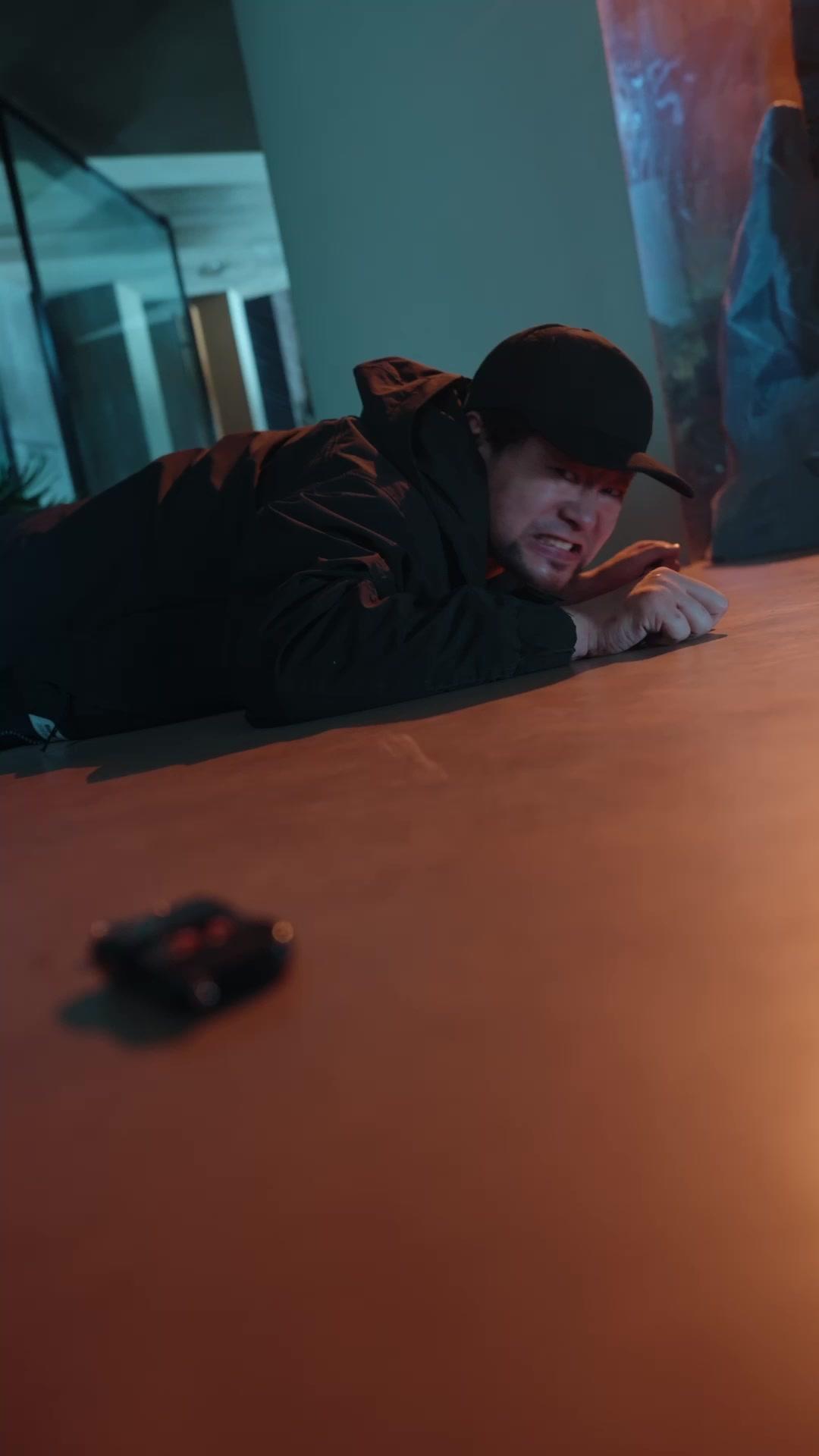 Satu Atap, Dua Kisah Cinta