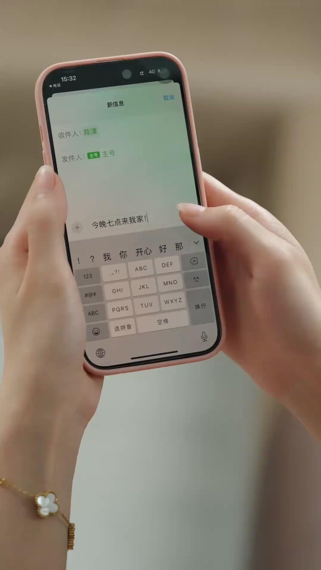 겹쳐진 책과 현실