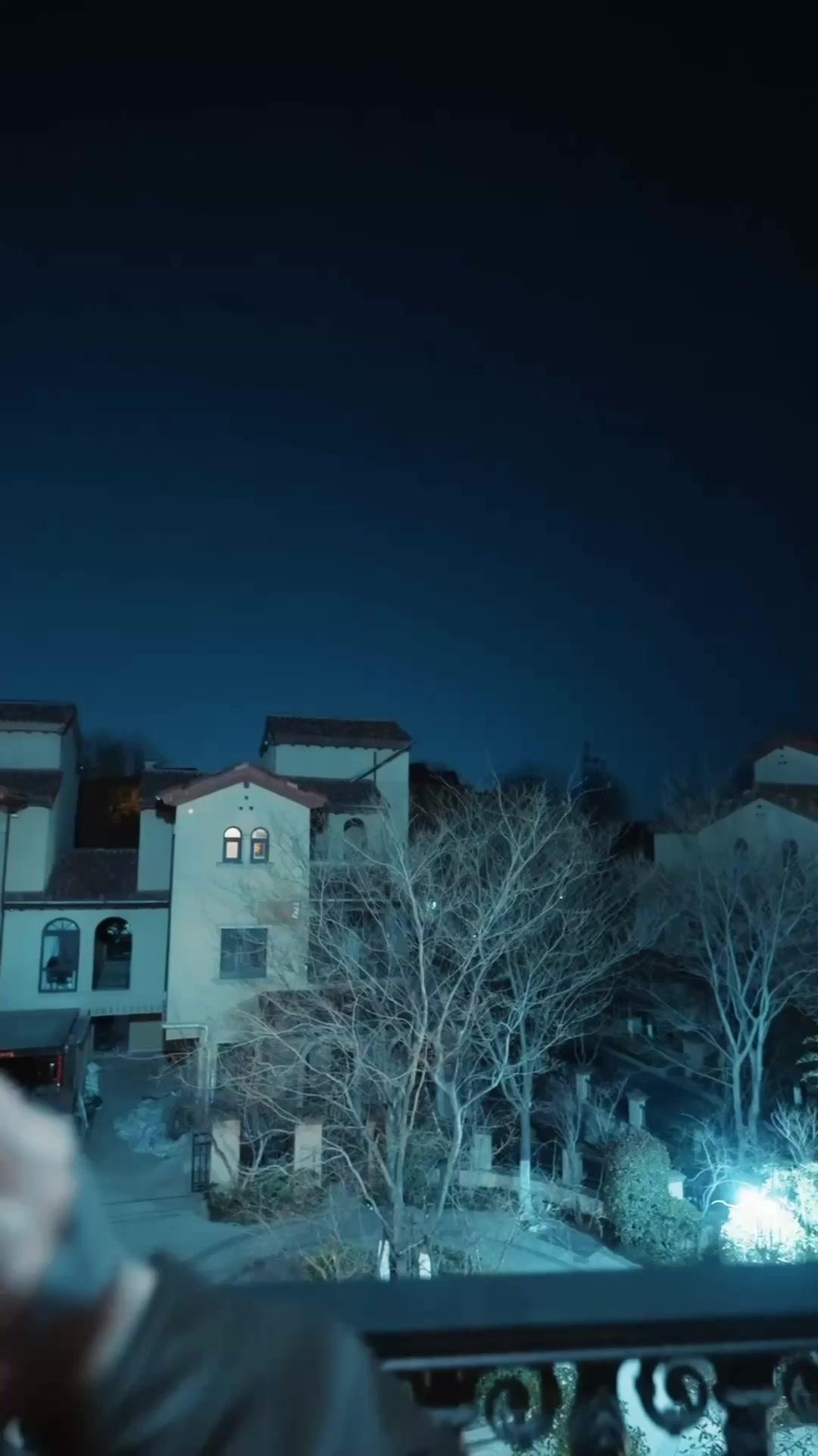 林深霧暗曉光遲