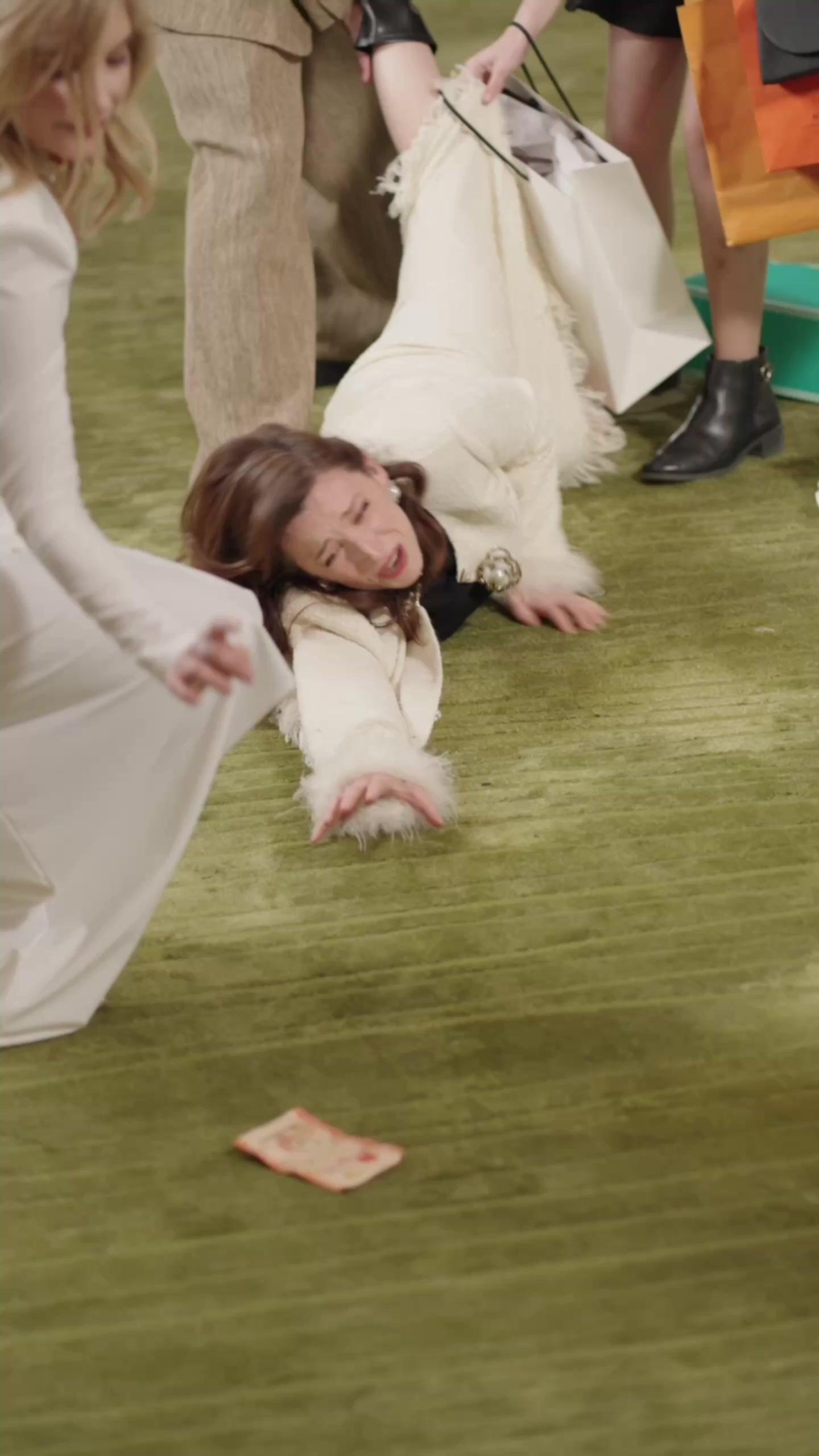 Ten Billion Housewife